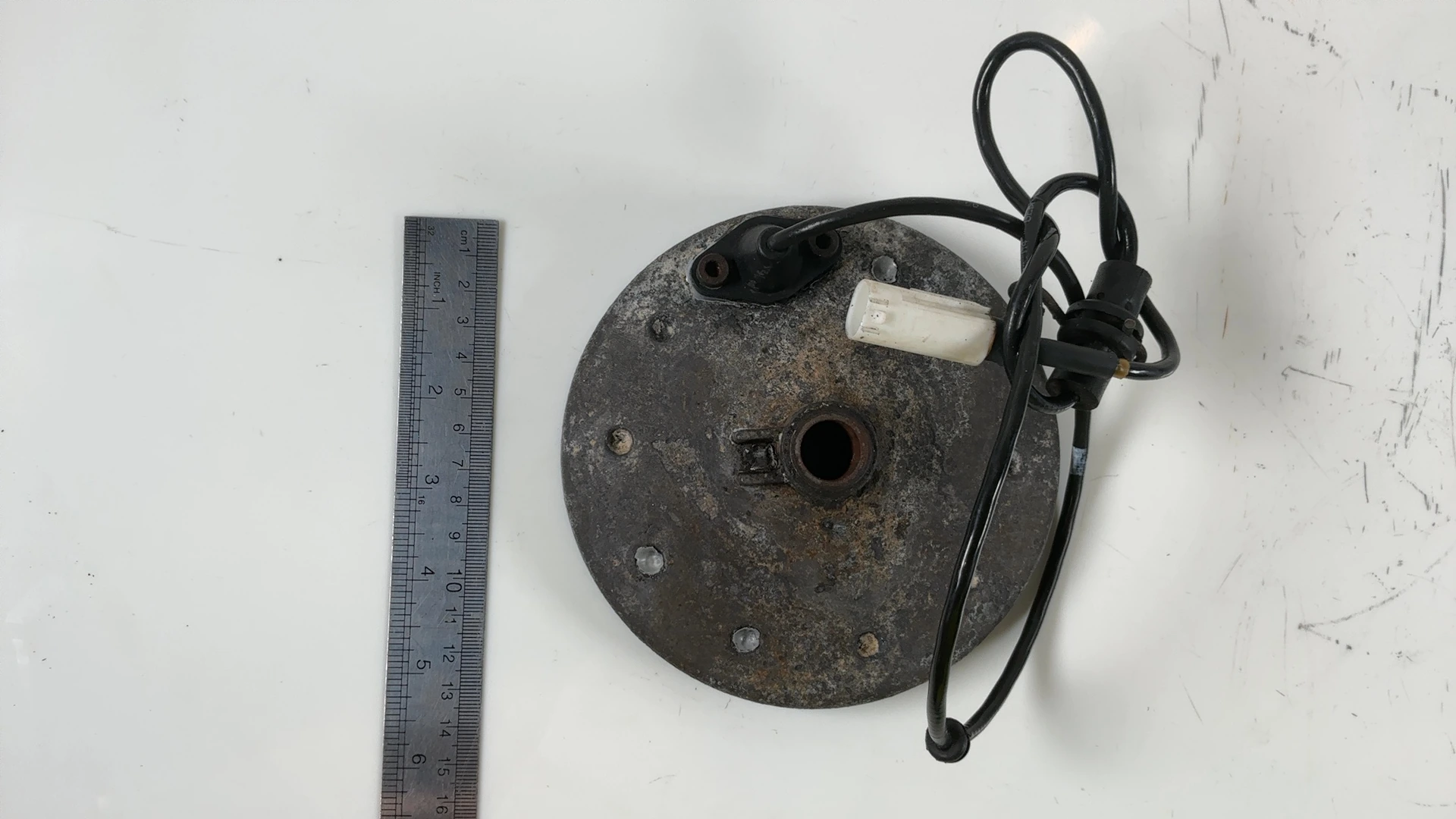 Peugeot Geopolis GEO125 125cc Speed Sensor Hub Cover Plate 2006-2012 OEM 760573 - Image 4