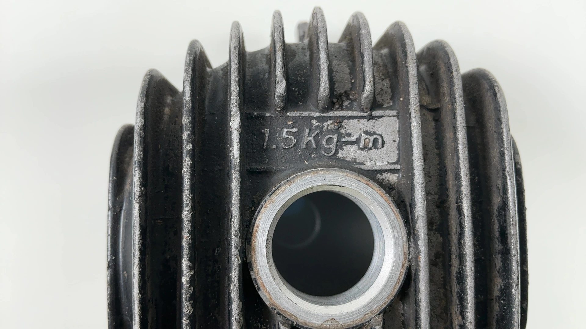 Yamaha Maxim XJ550 550CC Engine Oil Filter Cover 1981-1983 OEM 4G0-13447-00-00 - Image 3