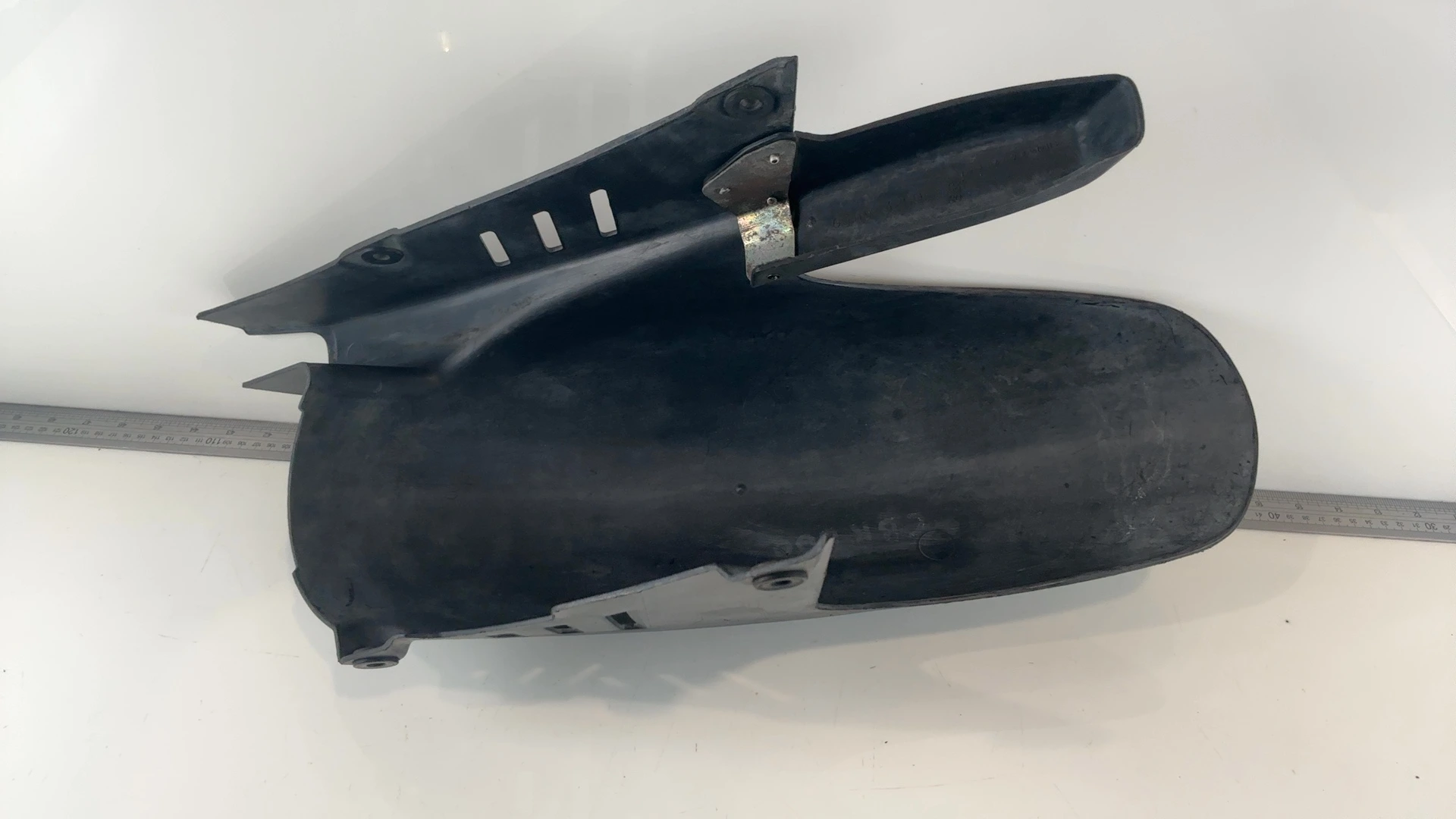 Suzuki RGV250 VJ21 250 CC Rear Fender Mudguard Hugger 1988-1990 OEM 63110-32C00 - Image 2