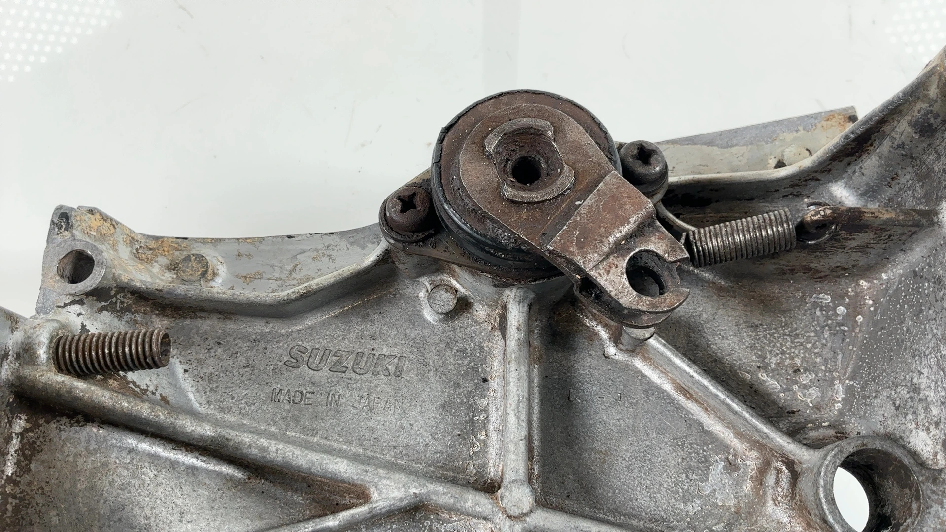 Suzuki GSX250E GSX250 250cc Left Engine Sprocket Cover 1980-1982 OEM 11361-11402 - Image 7