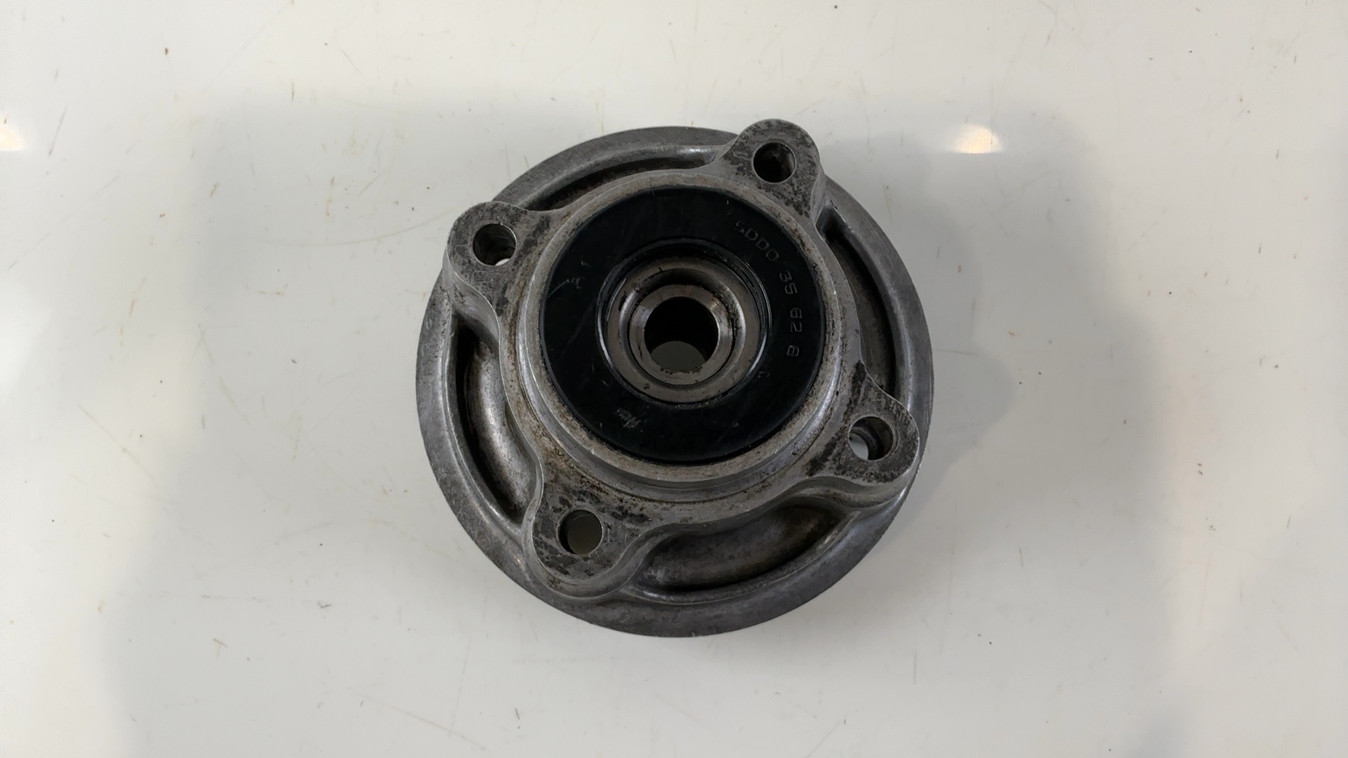 Suzuki RG500 RG400 500cc Rear Sprocket Hub 1985-1987 OEM 64611-20A00 - Image 1