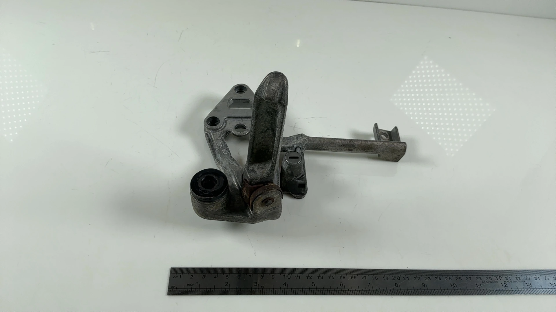 Kawasaki GPX750R ZX750F 750cc Rear Left Footrest Bracket 1987-89 OEM 35011-1312 - Image 5