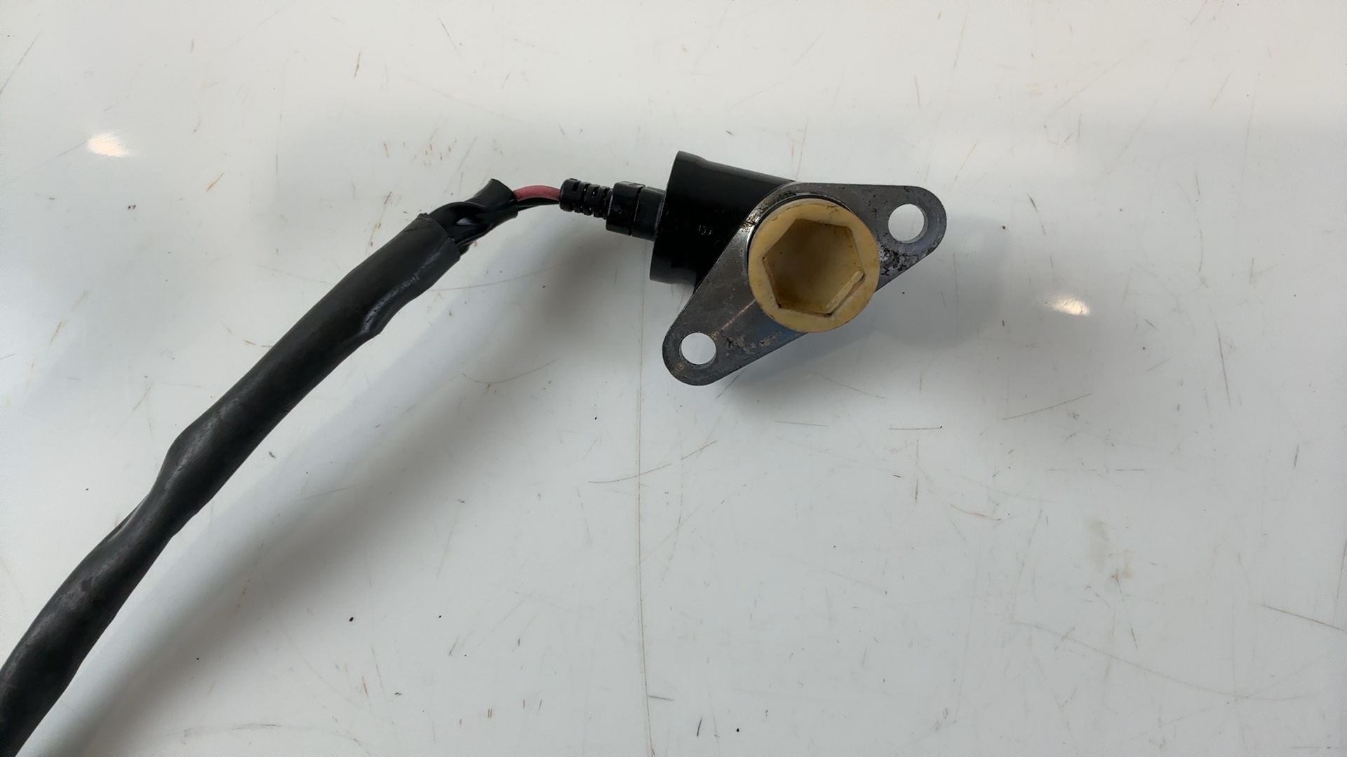Honda CBR900RR SC33 900cc Speed Sensor 1996 1997 OEM 37700-MAE-601 - Image 2