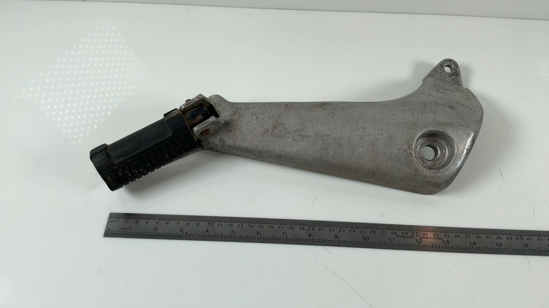 Honda CG125 CG125ES 125cc Left Pillion Footrest Peg Mount 2003-04 50716-KGA-940
