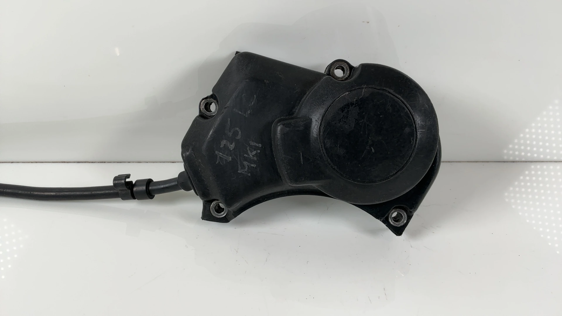 Yamaha RD125LC RD125 DT125LC 125 CC Oil Pump Cover 1982-1987 OEM 10V-15416-00-00 - Image 1