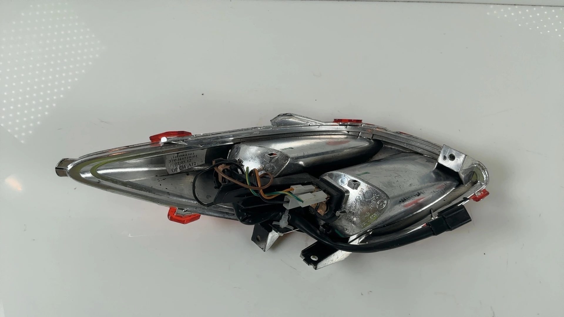 Yamaha XMAX YP125R 125cc Left Rear Tail Light 2010-2013 OEM 37P-H4710-01 - Image 6