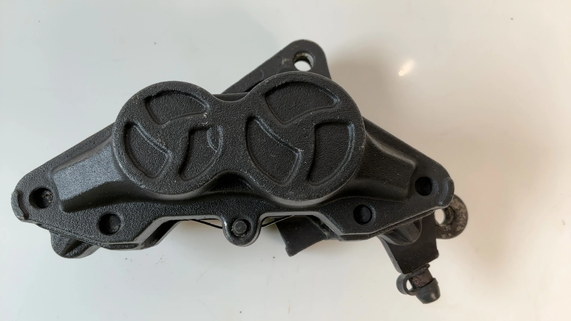 Triumph Sprint ST 1050 1050cc Front Right Brake Caliper 2005-2010 OEM T2020532 - Image 2