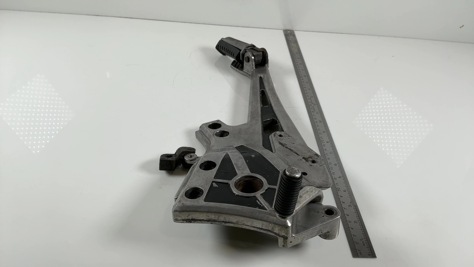 Kawasaki Ninja GPZ900R ZX900 900cc Left Footrest Bracket 1984-85 OEM 35011-1214 - Image 3