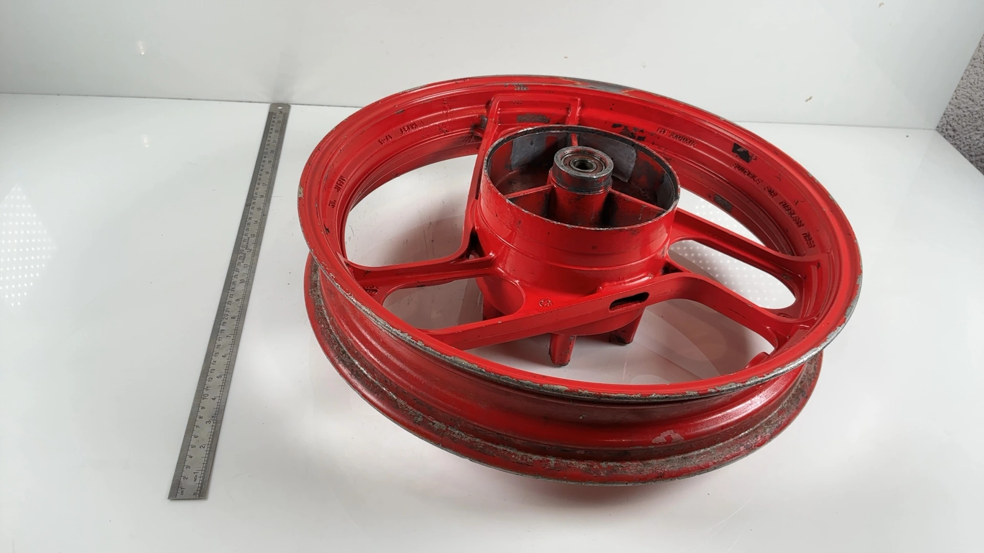 Yamaha FZ750 1FN 750CC Rear Wheel Rim 1985-1986 OEM 1AE-25338-00-6G - Image 4