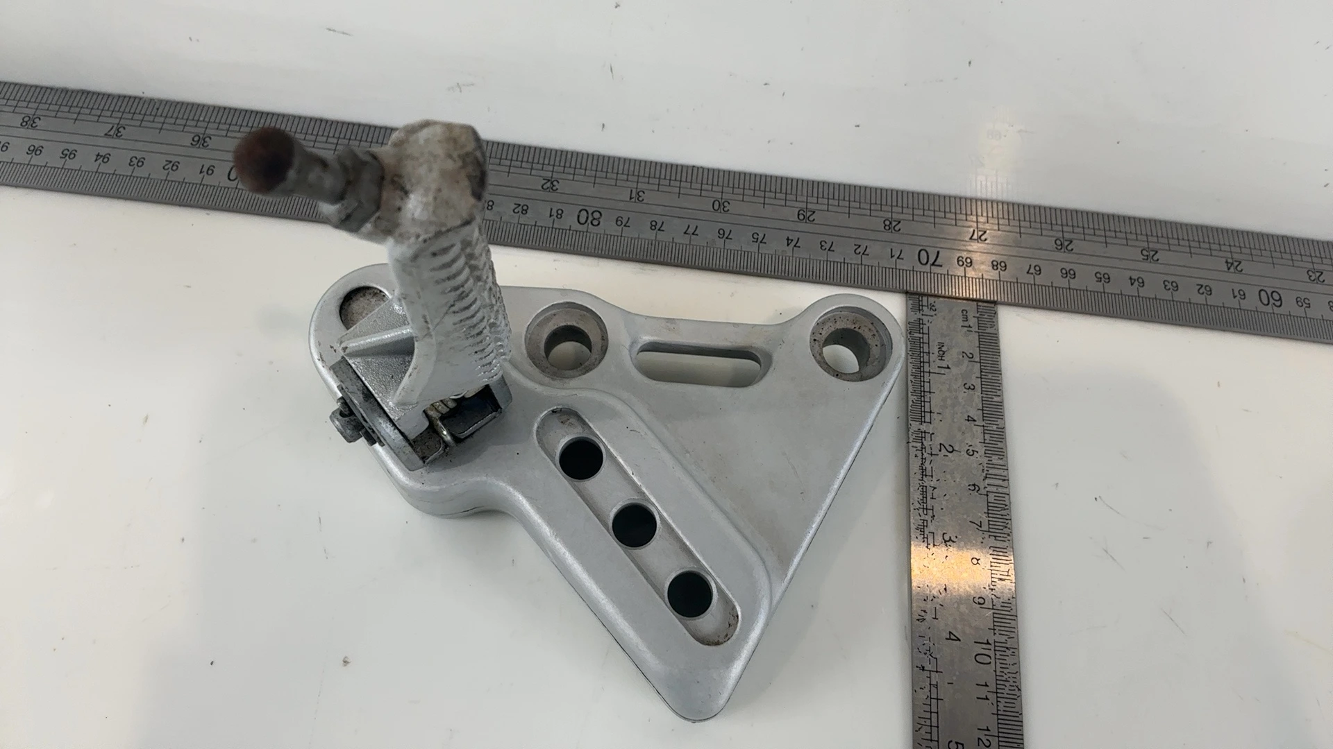 Gilera DNA 125 180 Front Left Footrest Peg Hanger Bracket 2000-2007 OEM 576939 - Image 3