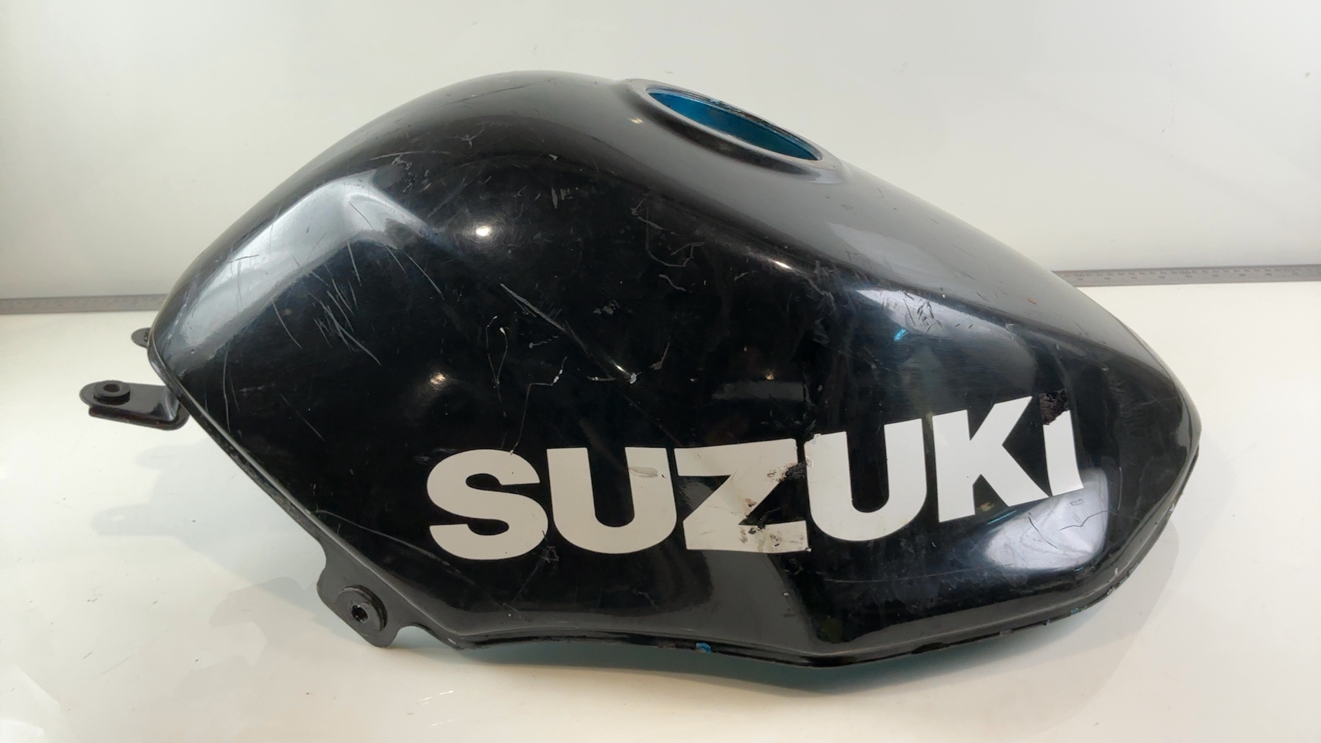Suzuki RF600R GN76A 600 CC Fuel Tank 1993-1997 OEM 44100-21E01-3AX - Image 4