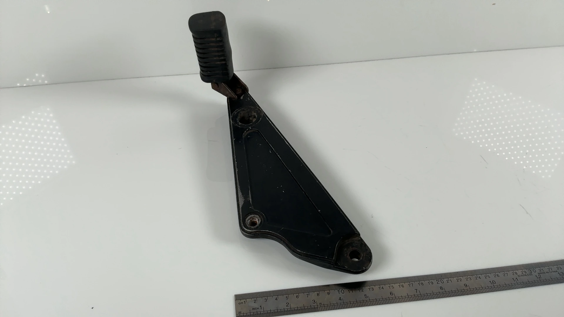 Kawasaki Z750 GT KZ750P 750cc Left Rear Foot Rest Bracket 1982-93 OEM 35011-1132 - Image 2