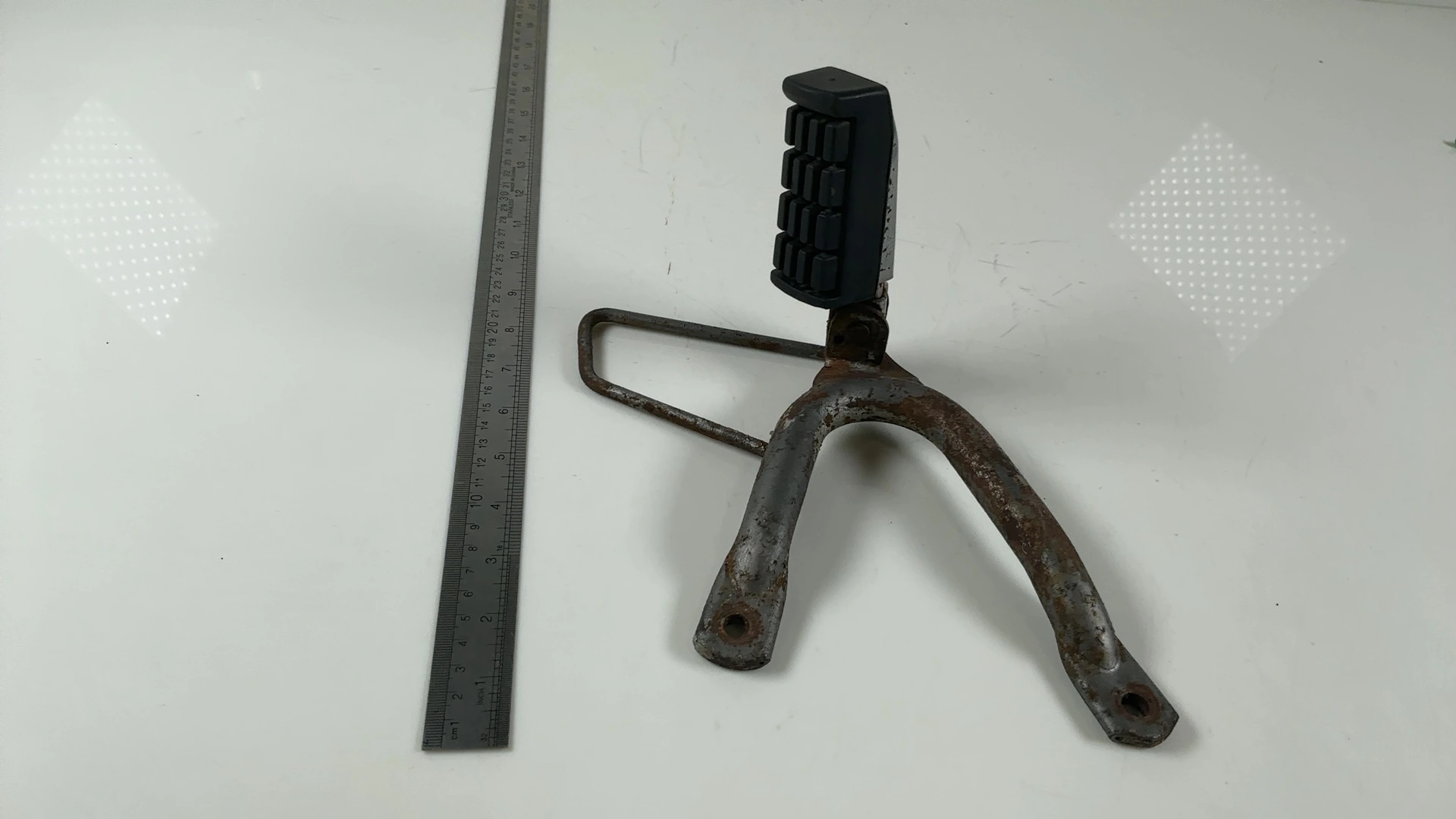 Yamaha XTZ660 Ténéré 3YF 660cc Rear Left Footrest Bracket 1995-1996 3YF-27430-00 - Image 4