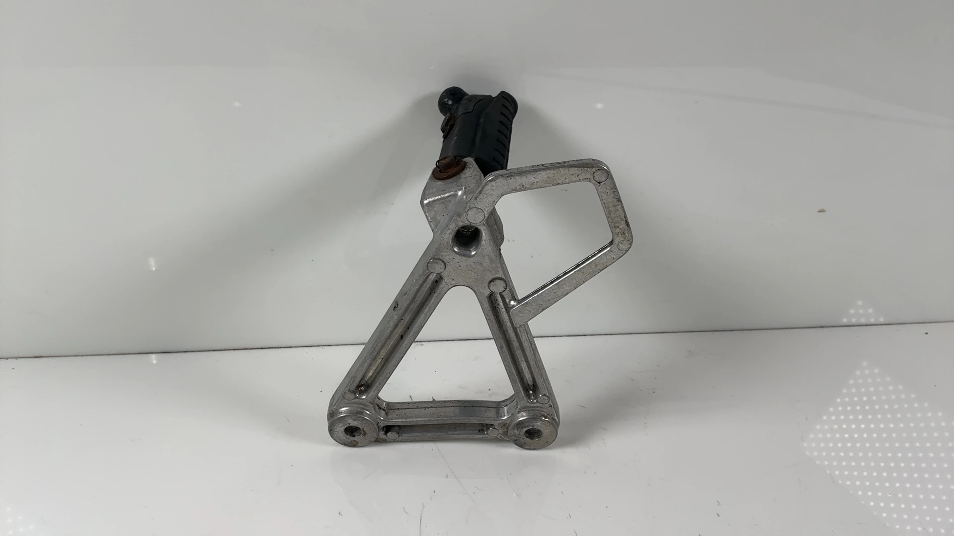 Honda NSR 125 JC22 125cc Front Left Footrest Bracket 1996-03 OEM 50720-KBS-900ZA - Image 2