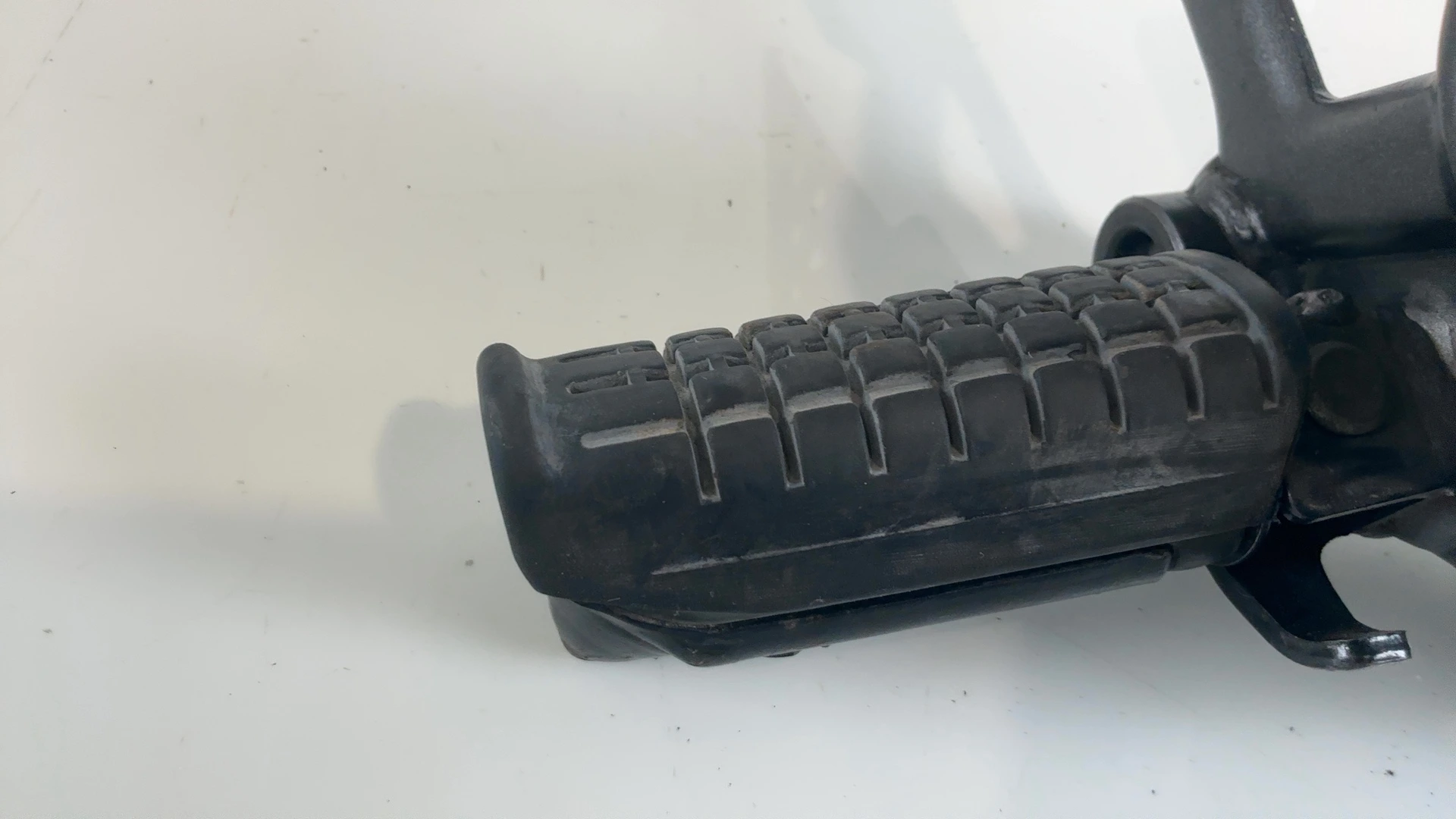 Honda CBF 125 JC40 125cc Front Right Footrest Peg Hanger 2009-2016 50611-KWF-900 - Image 6