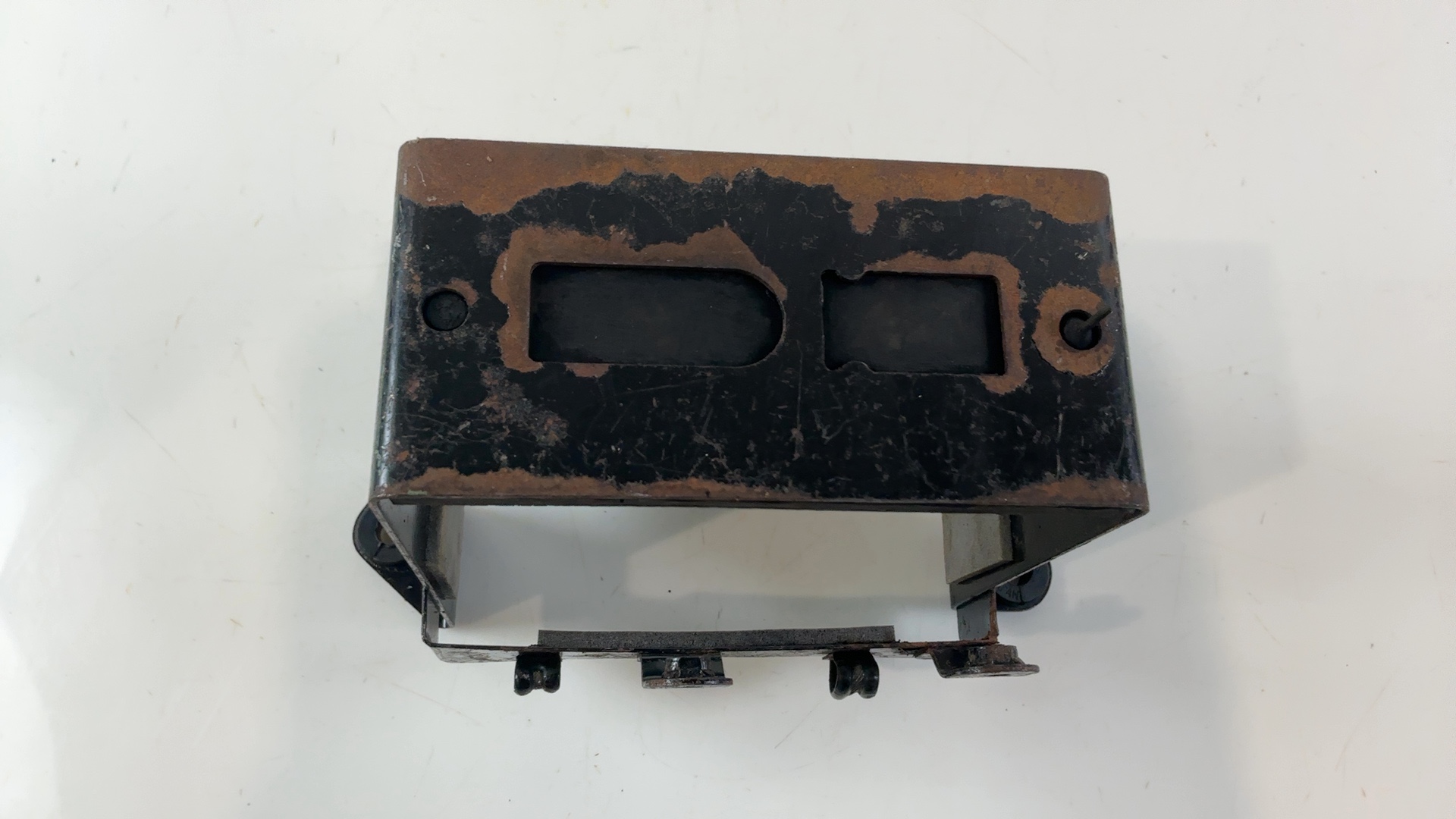 Suzuki GS750 GS750E 750 CC Battery Box Holder Tray 1976-1983 OEM 41500-45000 - Image 8