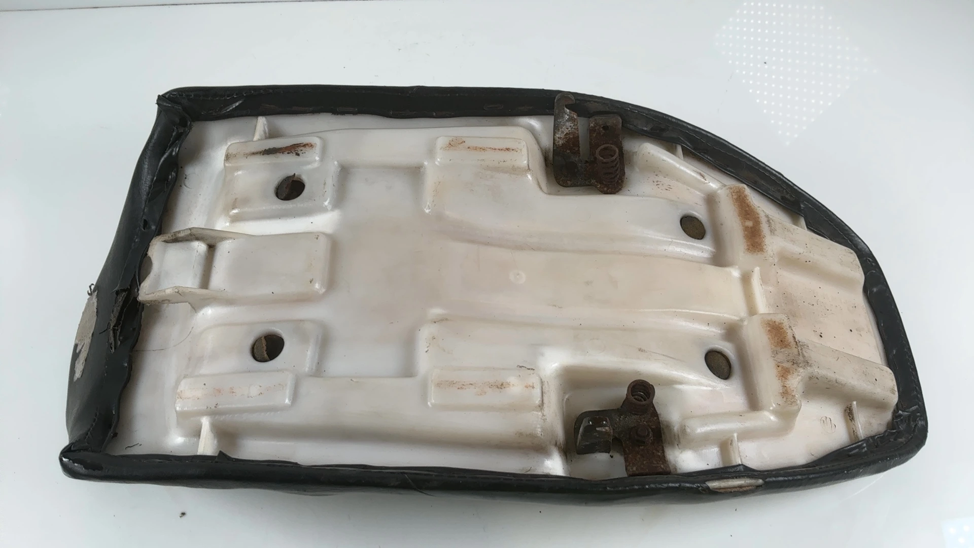 Yamaha RZ250RR 51L 250cc Motorcycle Seat 1983 1984 OEM 29L-24730-00 - Image 8