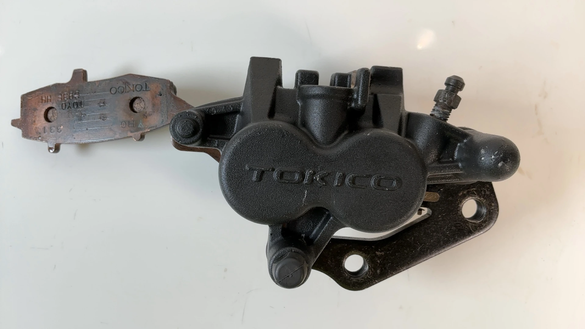 Kawasaki ER-6N ER650 650cc Right Front Brake Caliper 2009-2011 OEM 43080-0077-DJ