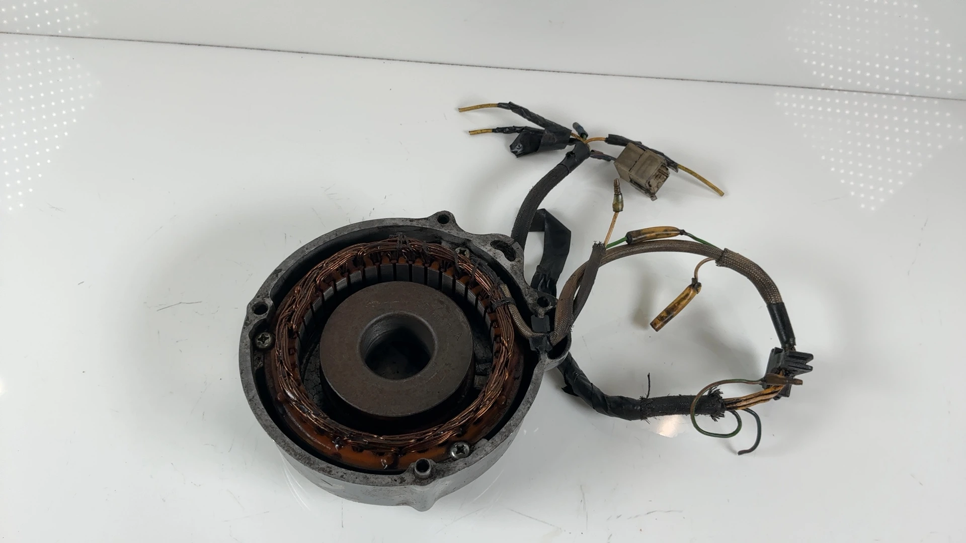 Honda CB550K CB550 550cc Stator Generator Alternator Cover 1974-1978 OEM 11631-323-000 - Image 5