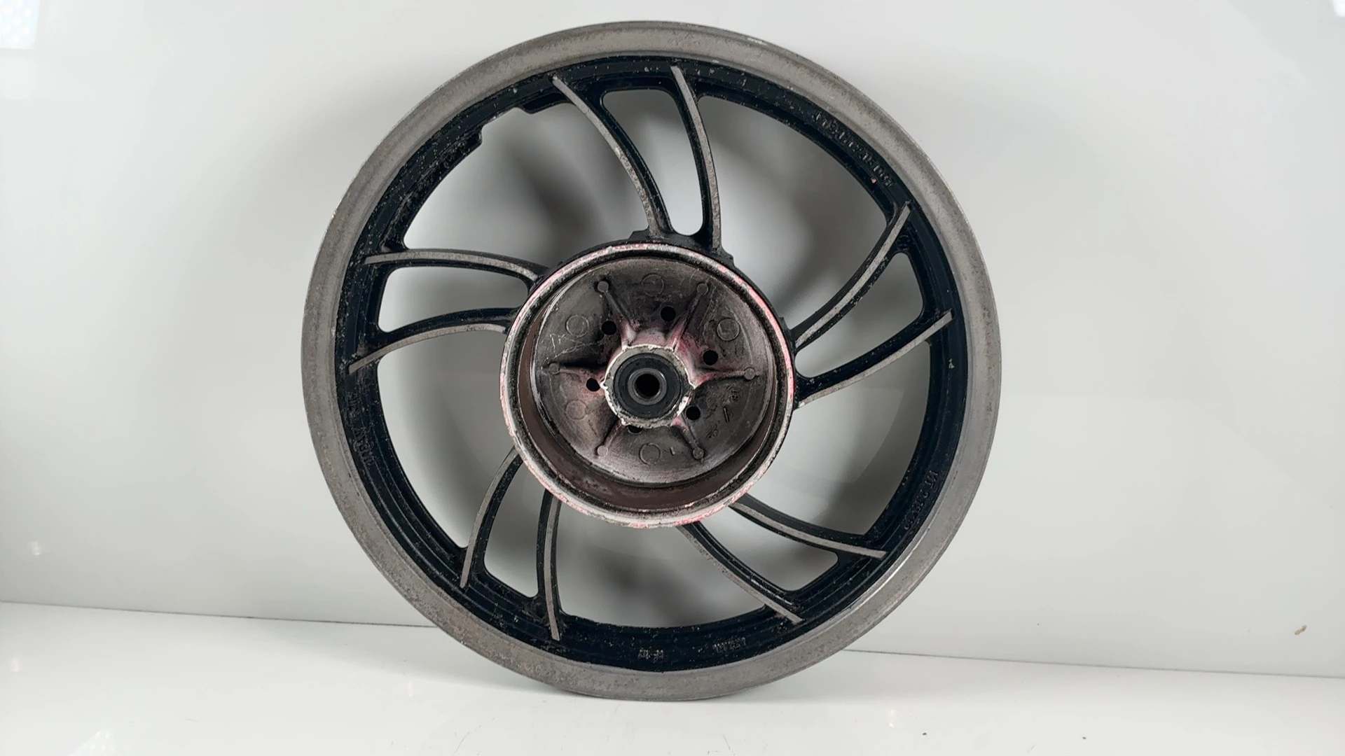 Yamaha XJ550 Seca XJ550 550cc Rear Wheel Rim 1981-1983 OEM 4V8-25338-00-98 - Image 2