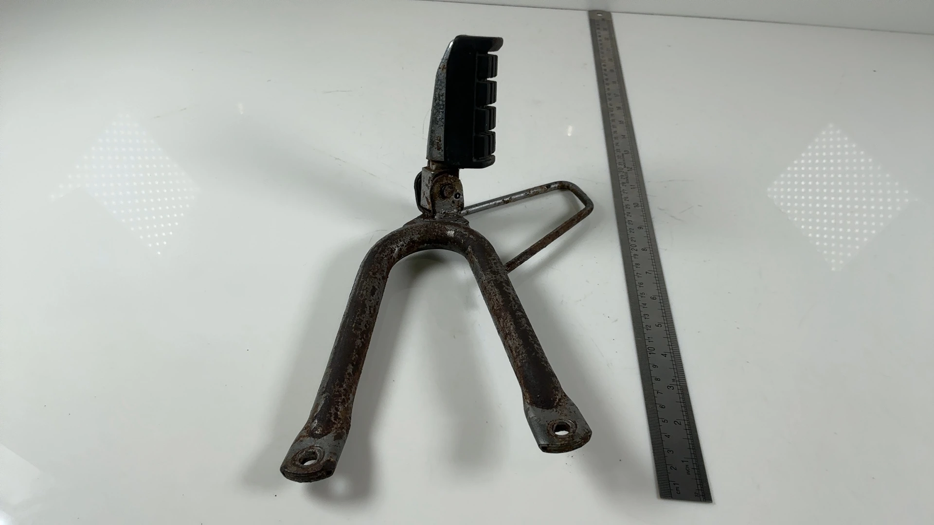 Yamaha XTZ660 3YF 660cc Right Rear Footrest Bracket 1994 1995 OEM 3YF-27442-00 - Image 3