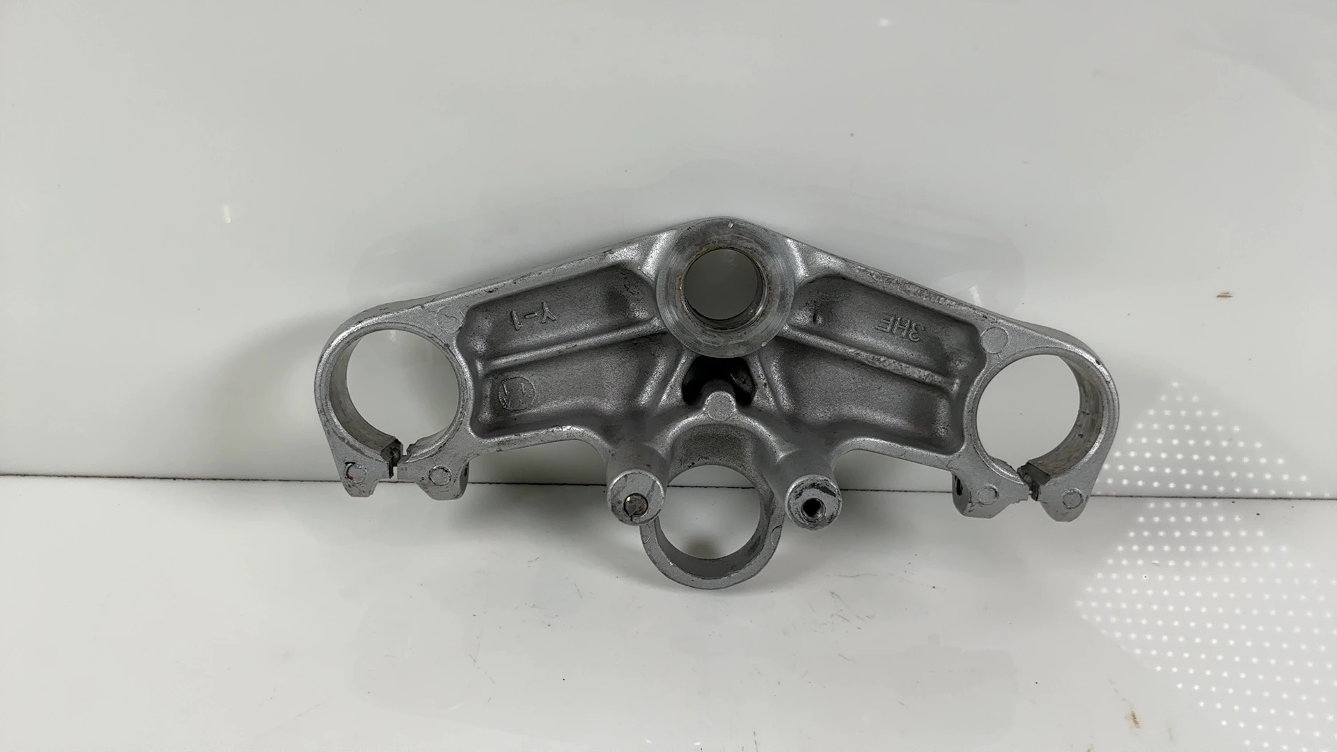 Yamaha FZR600 FZR600R 600cc Upper Fork Bridge Yoke 1989-1993 OEM 3HE-23435-00-00 - Image 2