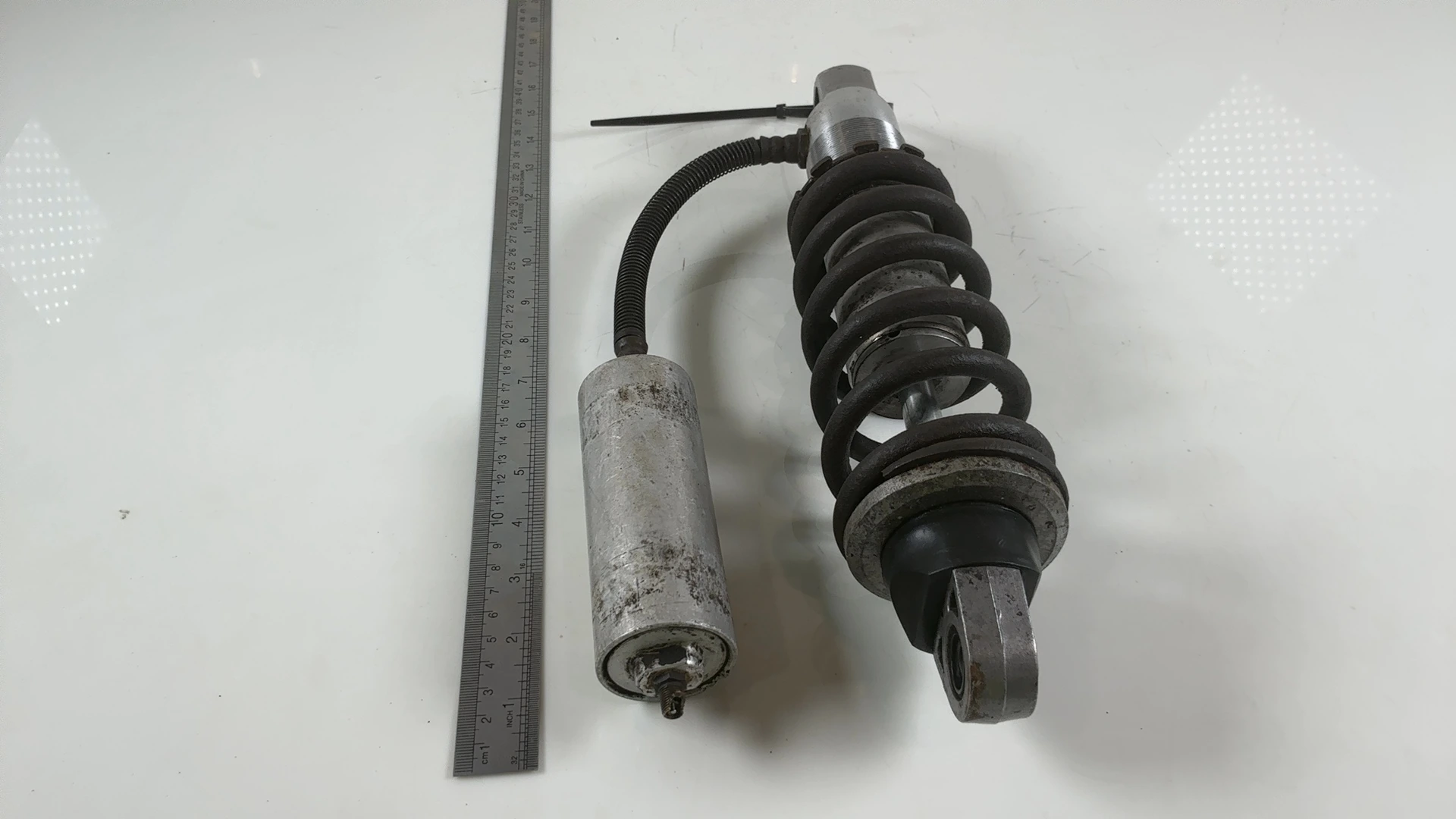 Suzuki GSX-R1100 GU74 1100cc Rear Shock Absorber 1986-1988 OEM 62100-17A00 Showa - Image 4