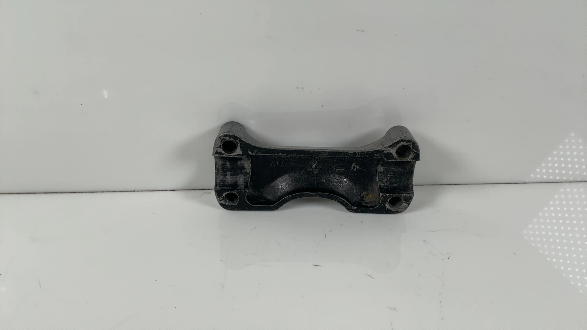 Suzuki GSX1100 GS1100E 1100 CC Handlebar Top Clamp 1980-1986 OEM 56211-49200-291 - Image 2