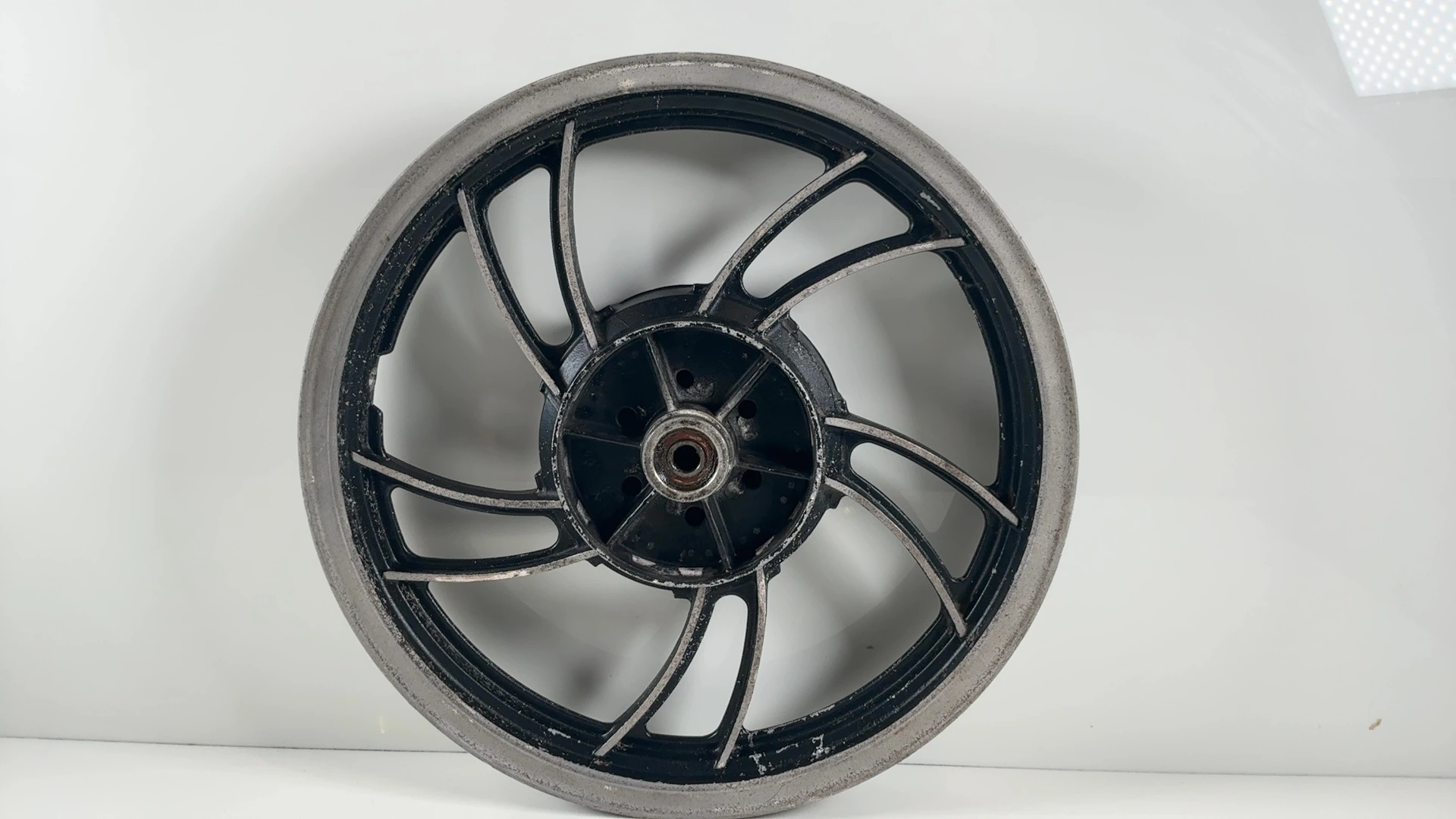 Yamaha XJ550 Seca XJ550 550cc Rear Wheel Rim 1981-1983 OEM 4V8-25338-00-98