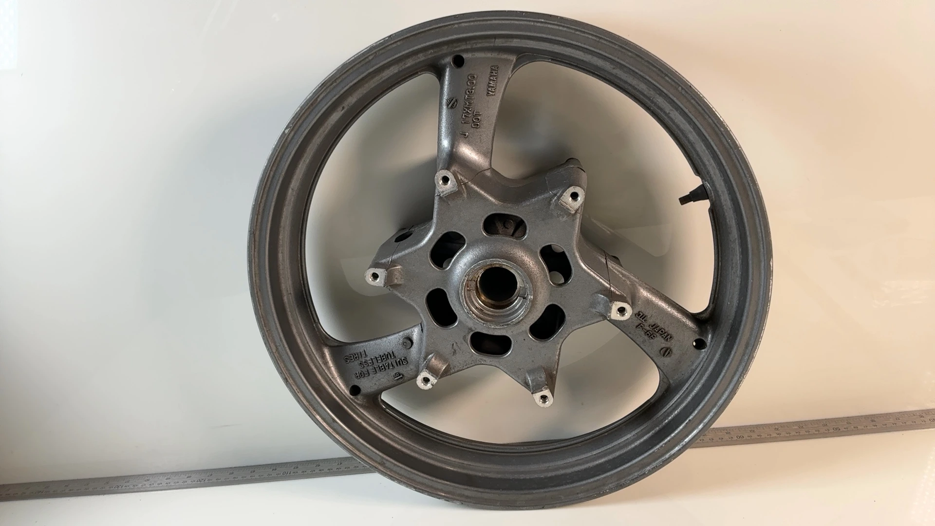 Yamaha XJ 900 Diversion 4KM 900cc Front Wheel Rim 1994-2004 OEM 4KM-25168-00 - Image 4