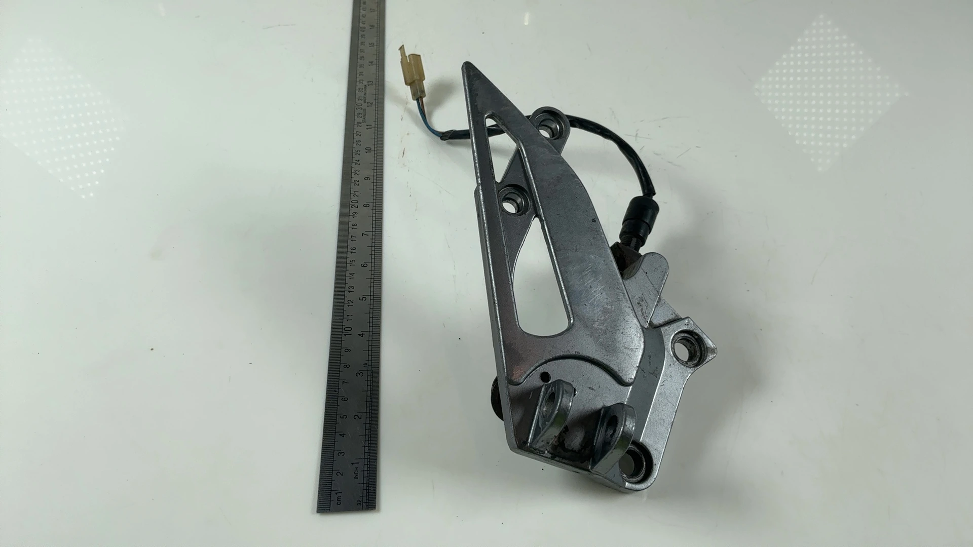 Kawasaki ZZR250 EX250H 250cc Front Right Footrest Bracket 1990-07 OEM 35063-1081 - Image 4