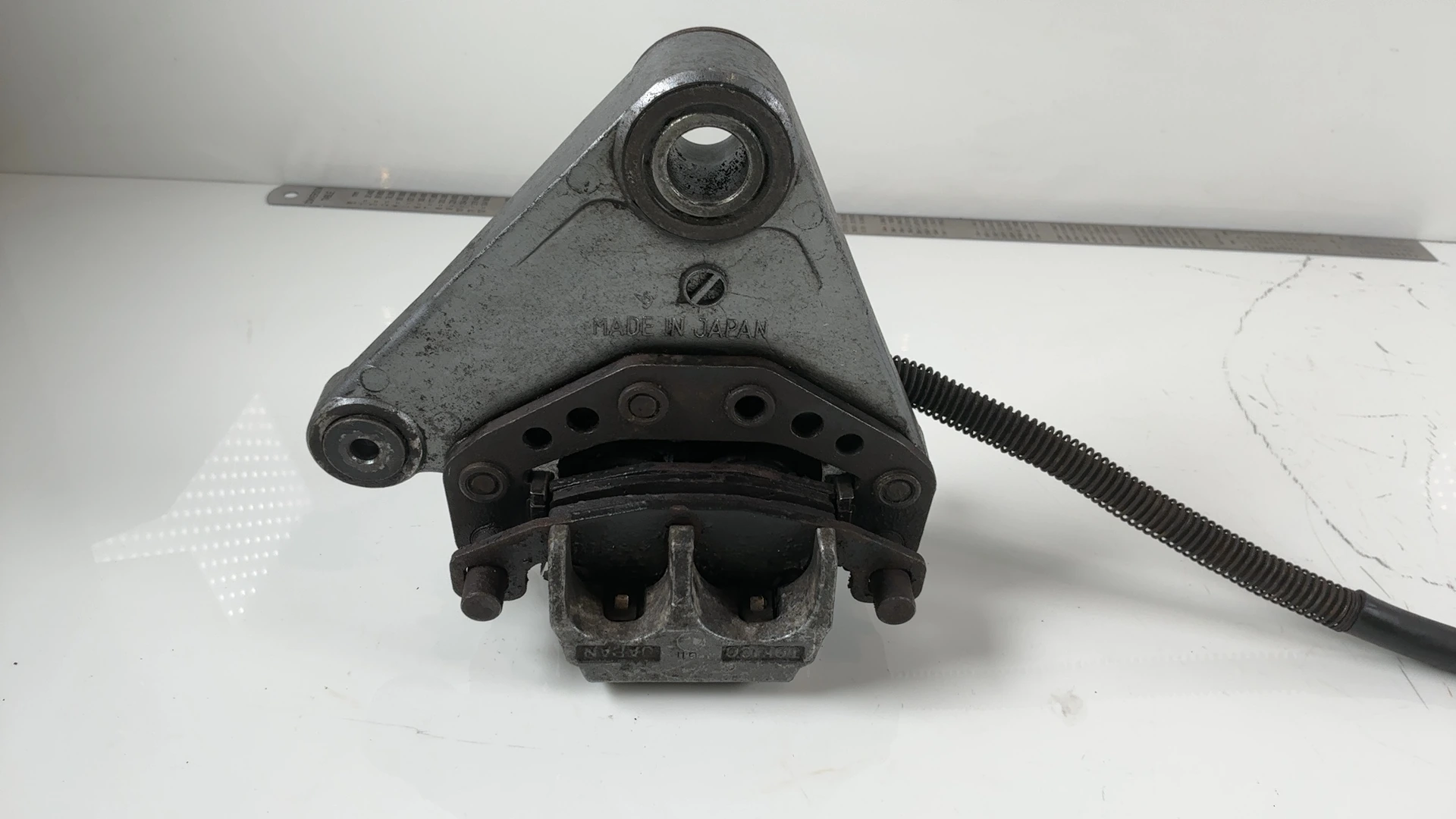 Kawasaki ZZR600 ZX600D 600cc Rear Brake Caliper 1990-1992 OEM 43041-1934-FE - Image 2