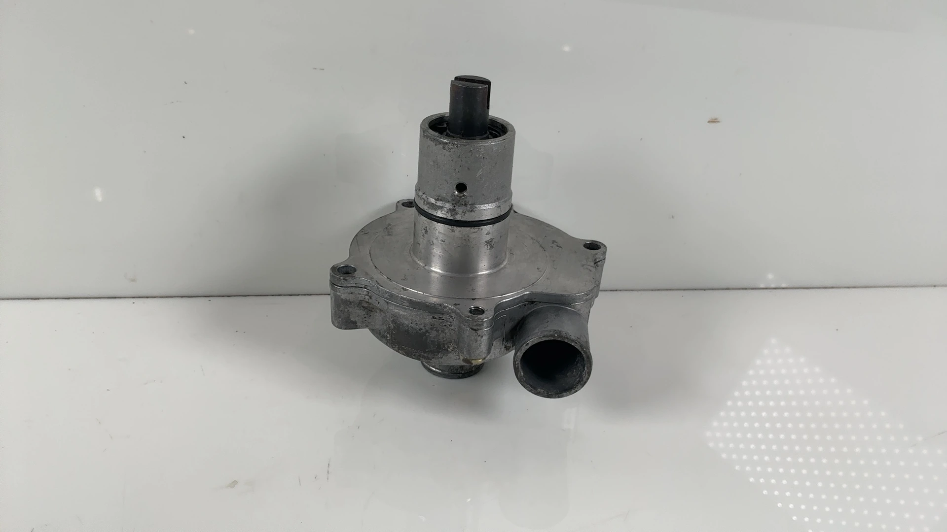 Yamaha FZ 750 3KT 750cc Coolant Engine Water Pump 1985-1994 OEM 1UF-12421-00 - Image 1