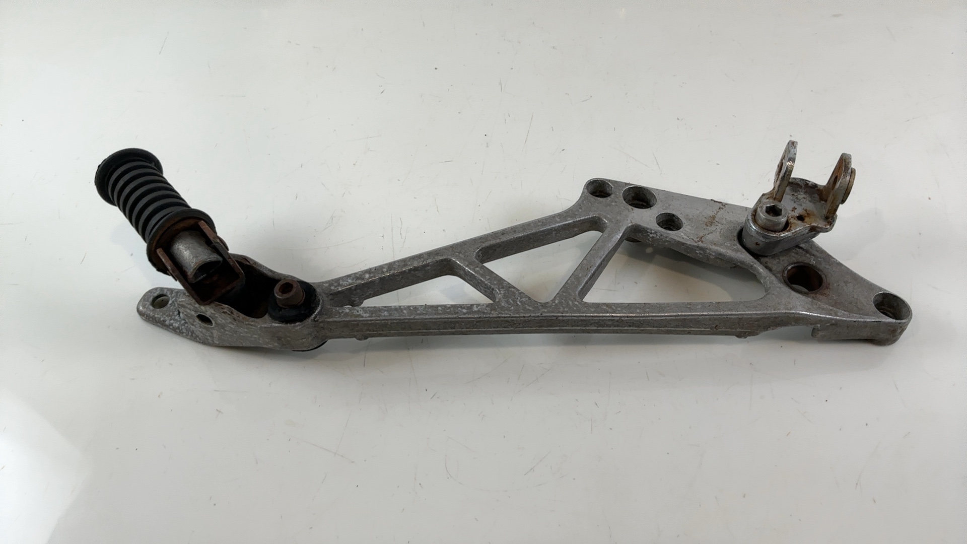 Honda Interceptor VF750F 750cc Right Footrest Bracket 1983-85 OEM 50610-MB2-000 - Image 2