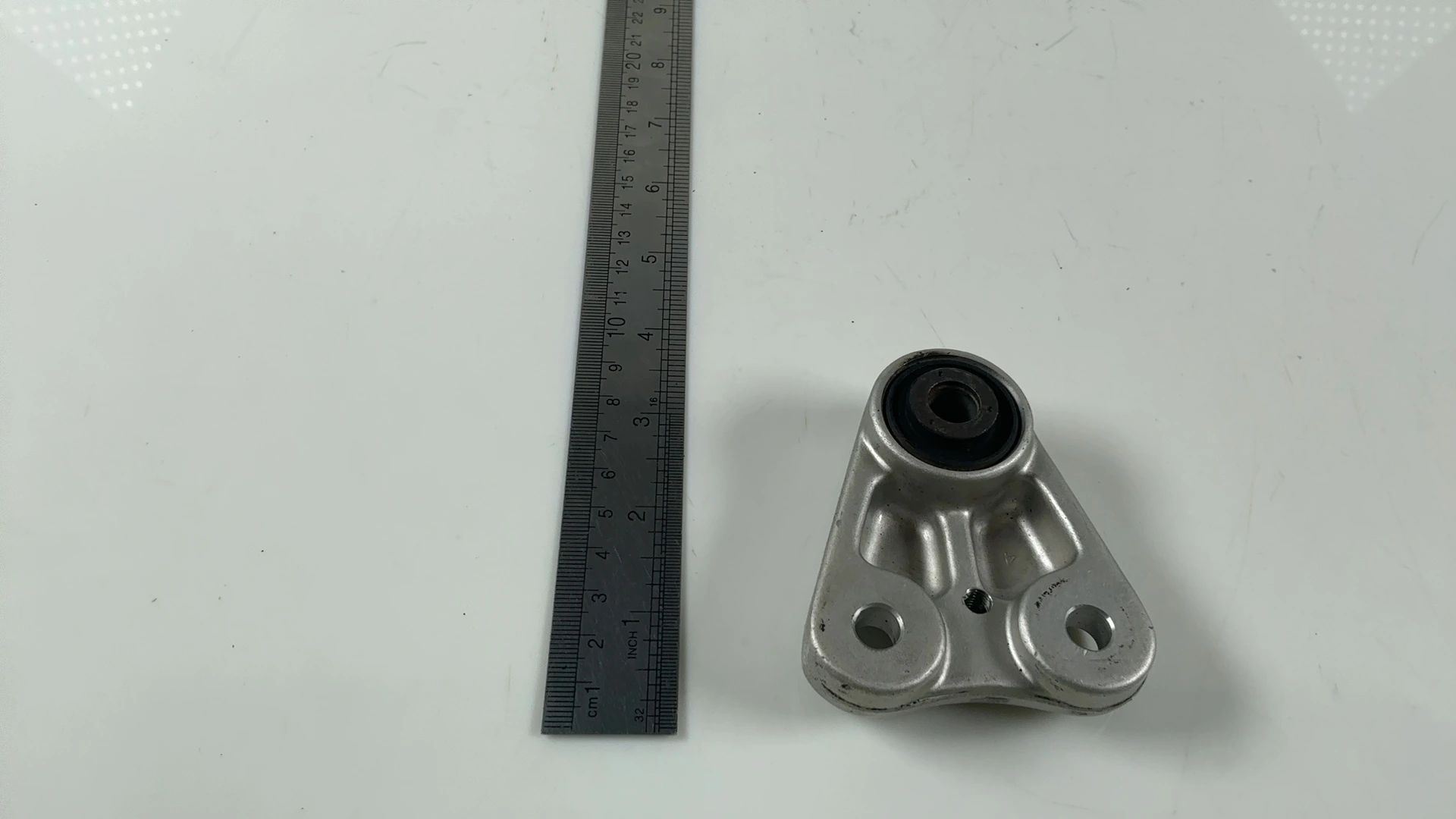 Suzuki Bandit GSF1200 1200 CC Engine Mount Bracket 2001-2006 OEM 41900-32F00-33J - Image 4