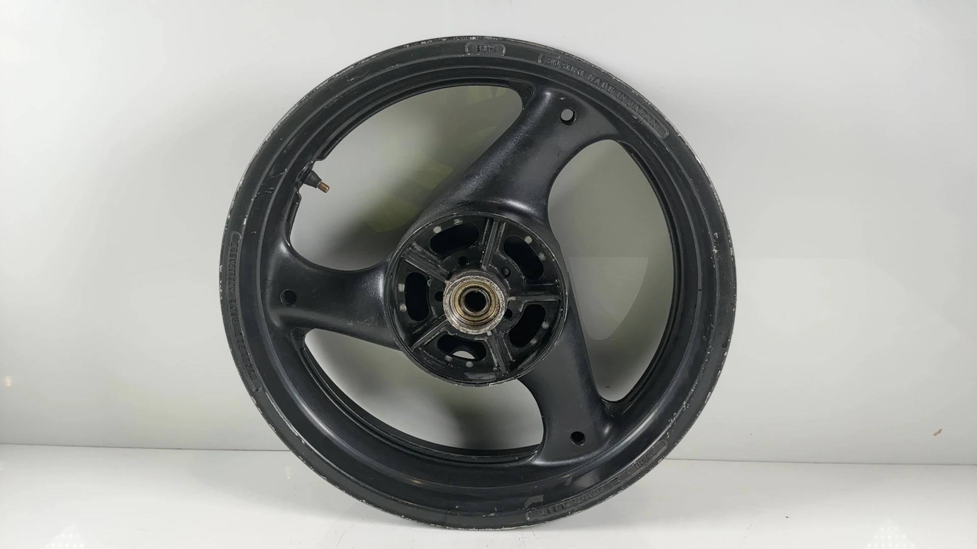 Suzuki Bandit GSF600 GN77B 600cc Rear Wheel Rim 1995-1999 OEM 64111-21E01-35W - Image 1