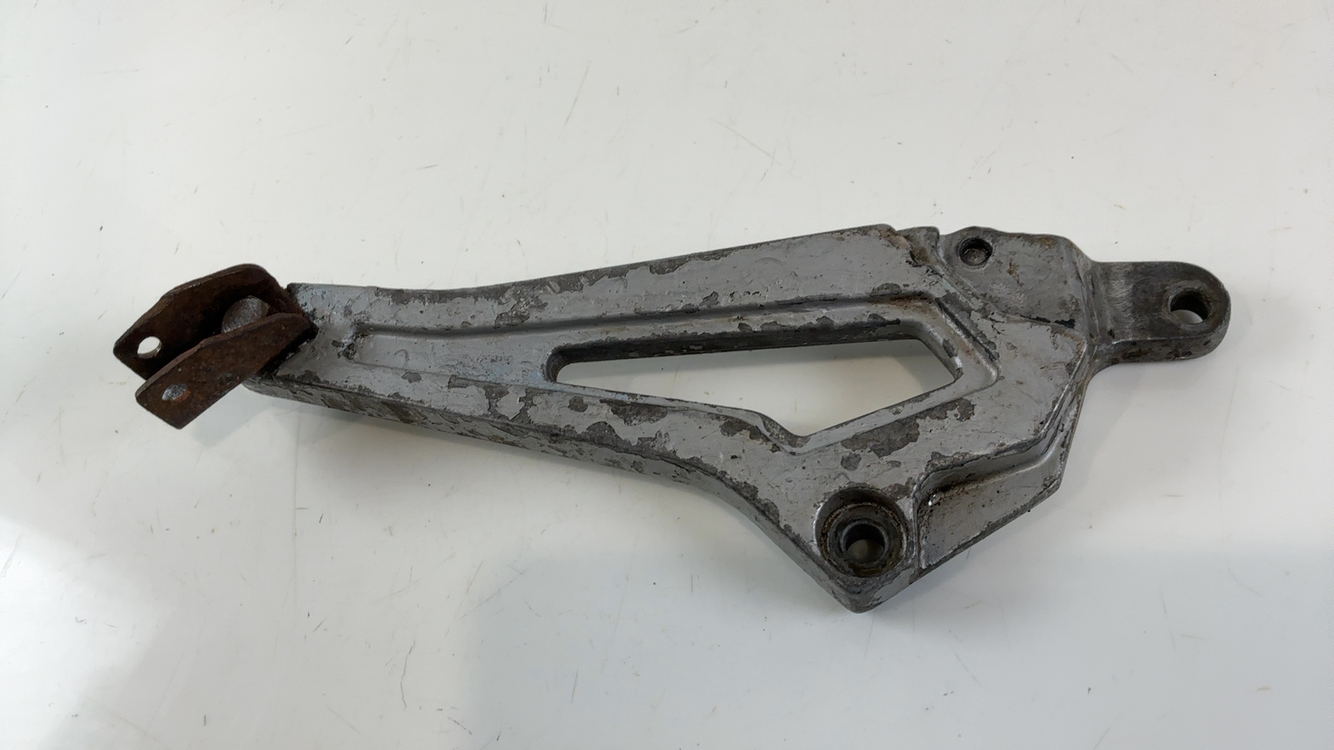 Yamaha RD 80 LC 30W 80cc Rear Left Footrest Bracket Stay 1982-87 30W-27420-00-93 - Image 6