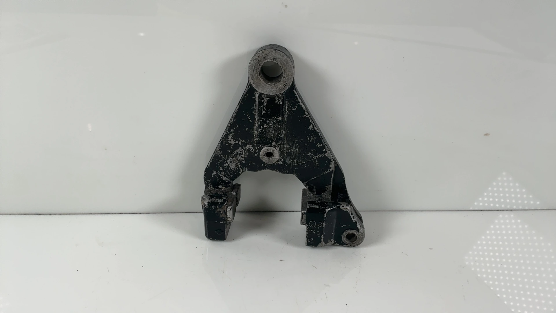 Yamaha XS500 DOHC 500CC Rear Brake Caliper Hanger Bracket 1976-1978 1J3-25810-54 - Image 1