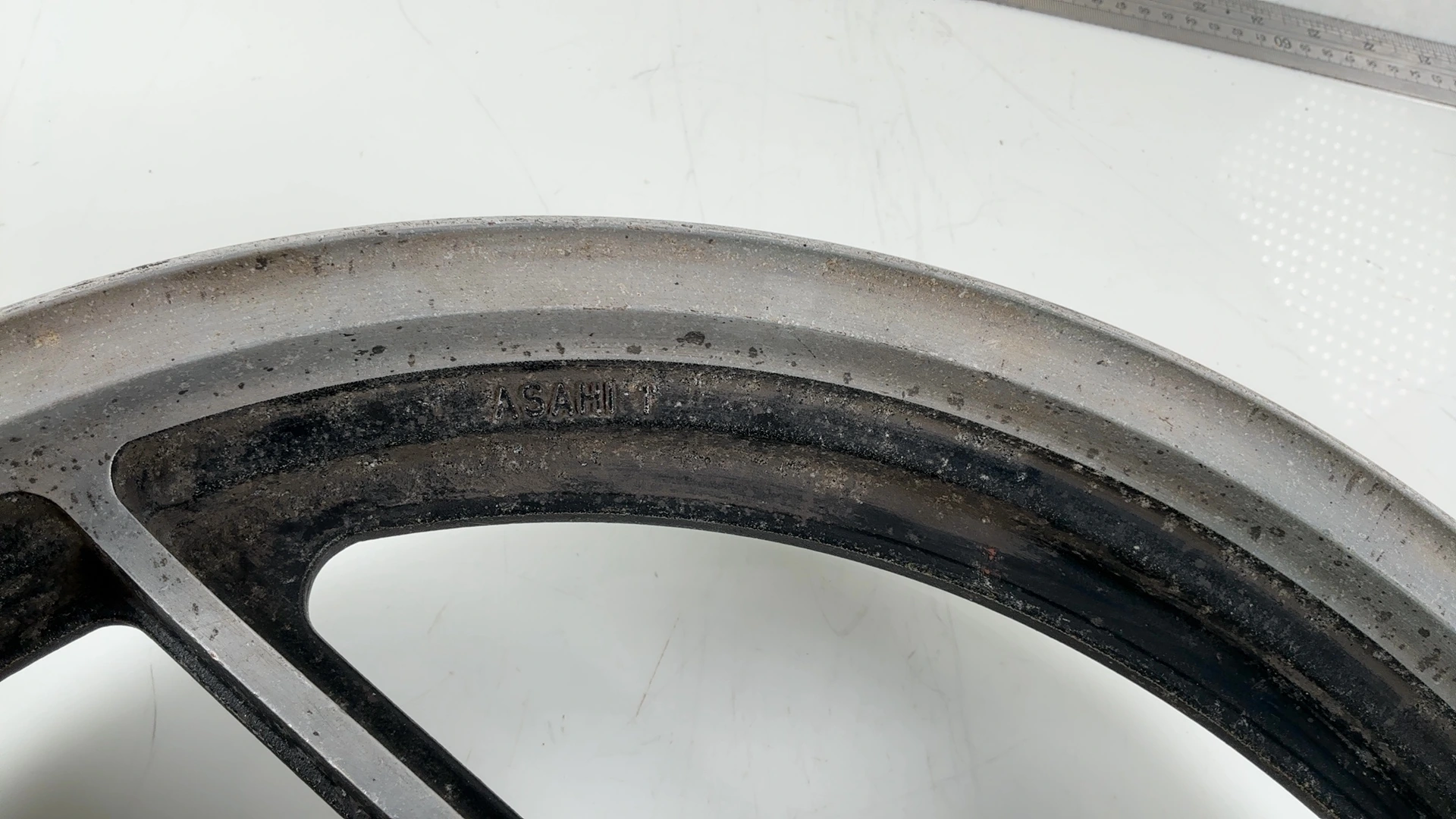 Suzuki GSX750 ES GR72A 750cc Rear Wheel Rim 1983-1986 OEM 64111-31300-291 - Image 7