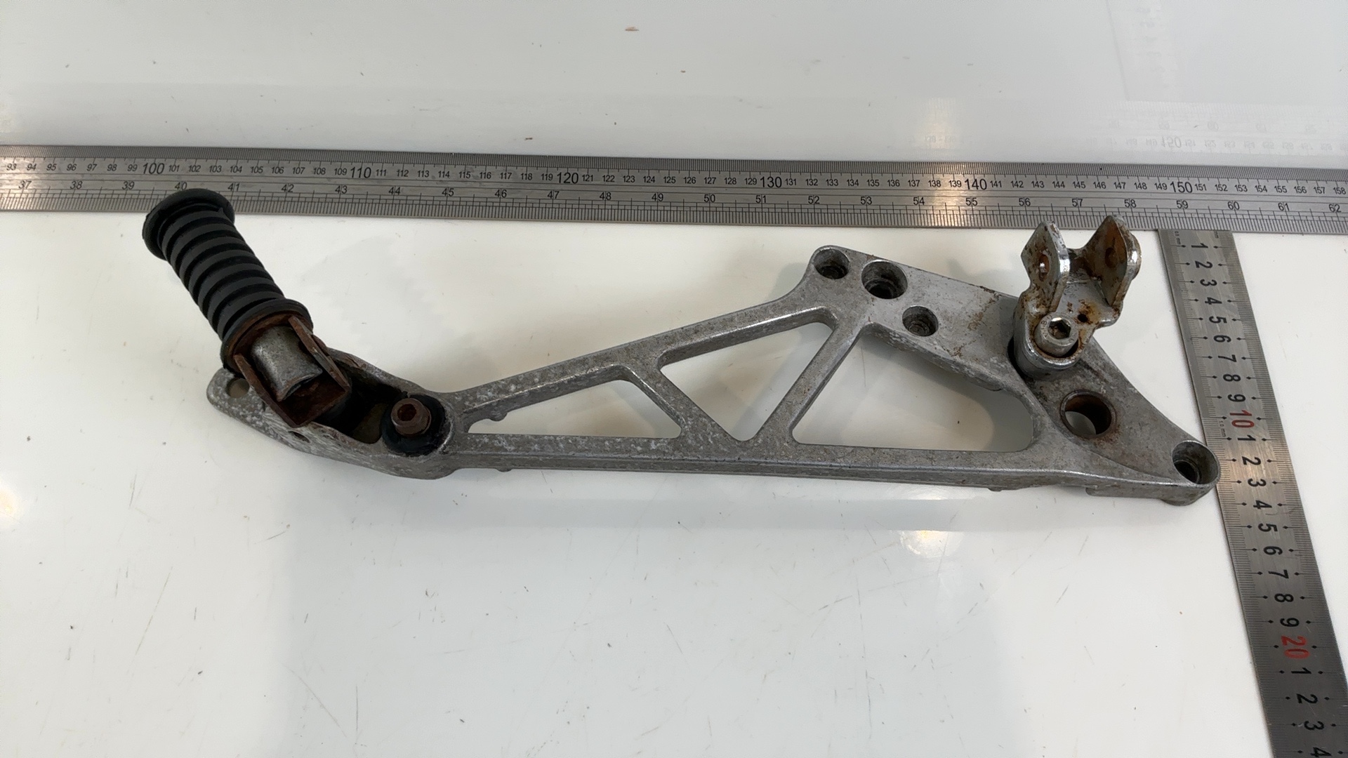 Honda Interceptor VF750F 750cc Right Footrest Bracket 1983-85 OEM 50610-MB2-000 - Image 6