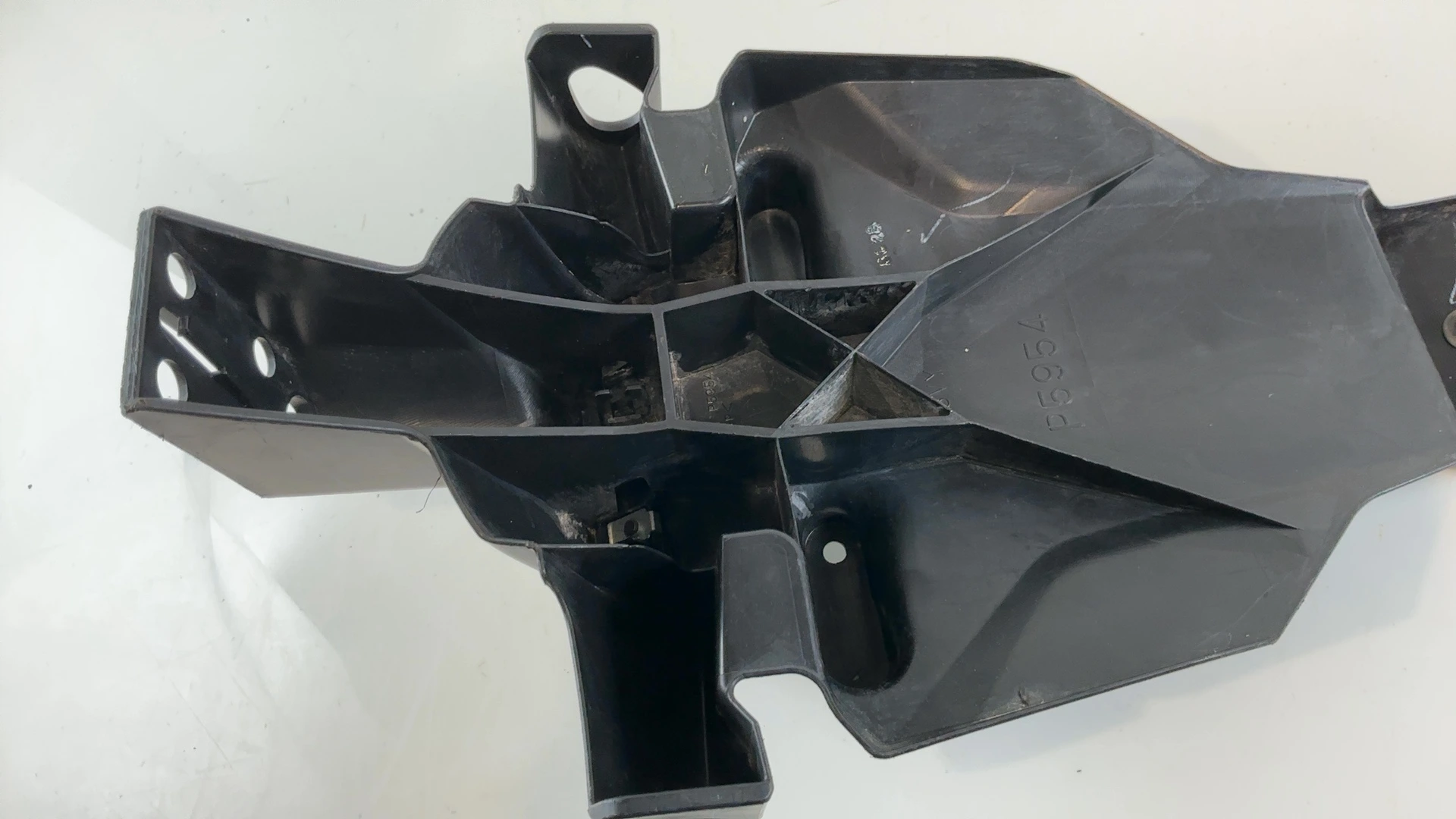 Yamaha YZF-R1 RN12 1000 CC Rear Fender Mudguard 2004-2006 OEM 5VY-21629-01-00 - Image 8