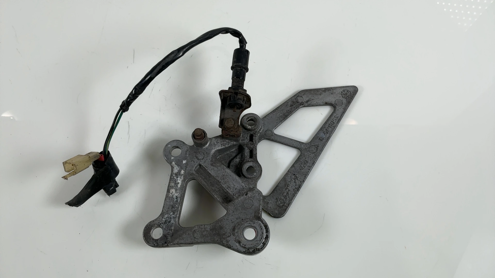 Kawasaki Ninja ZX-6R ZX600 600cc Front Right Footpeg Hanger 1995-1997 35011-1553 - Image 21