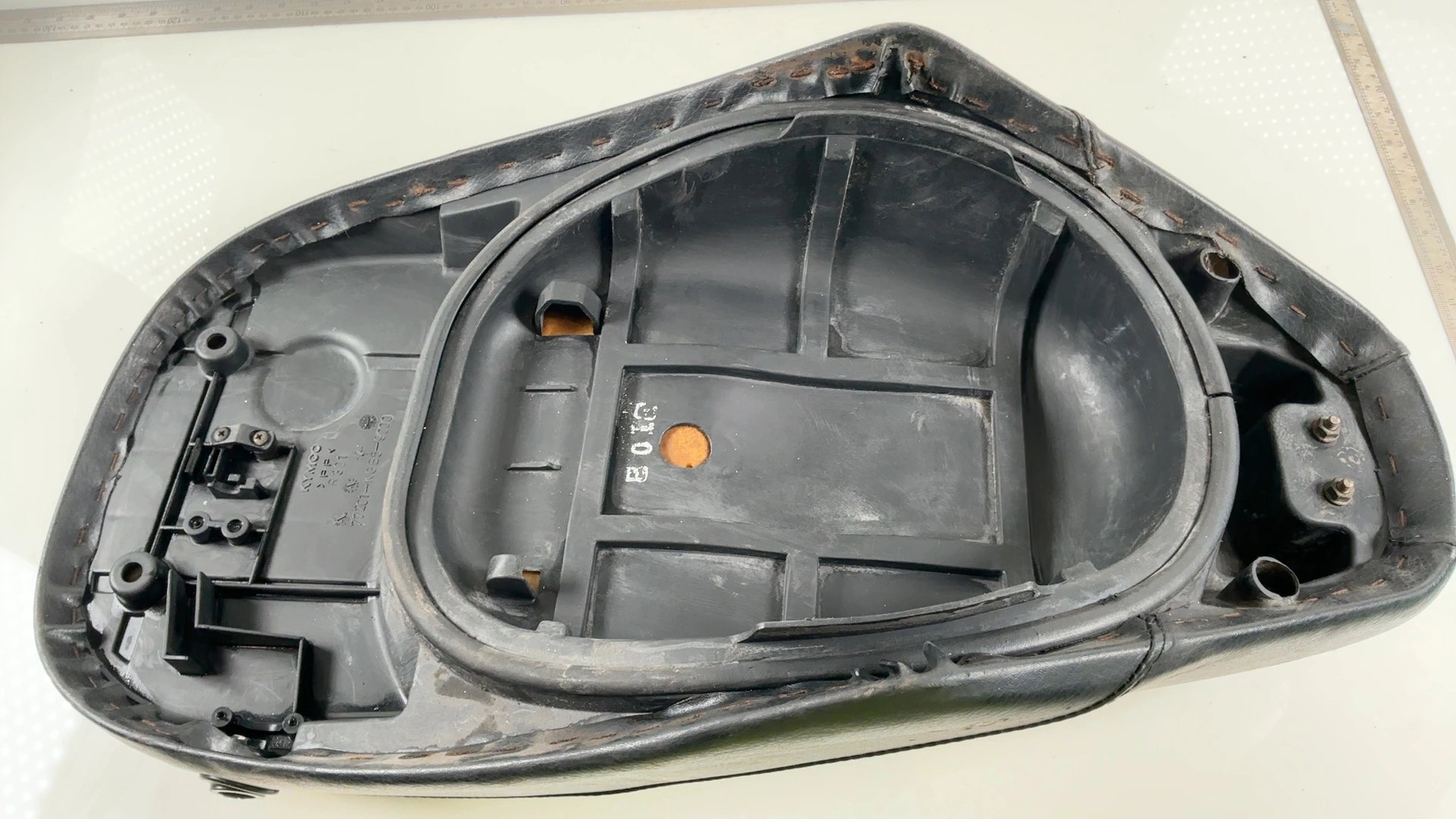 KYMCO Super 9 50cc Scooter Seat Unit 2005-2009 OEM 77201-KGB5-900 - Image 3