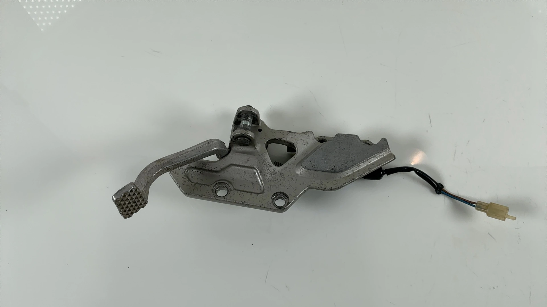 Kawasaki Ninja ZX11 ZX1100D Right Foot Peg Brake Bracket 1993-1998 35011-1636-VZ