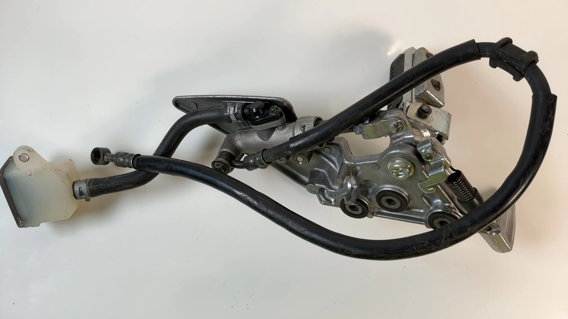 Suzuki Bandit GSF1200 1200 CC Right Rearset Brake Pedal 2001-2006 OEM 31E10-E - Image 2