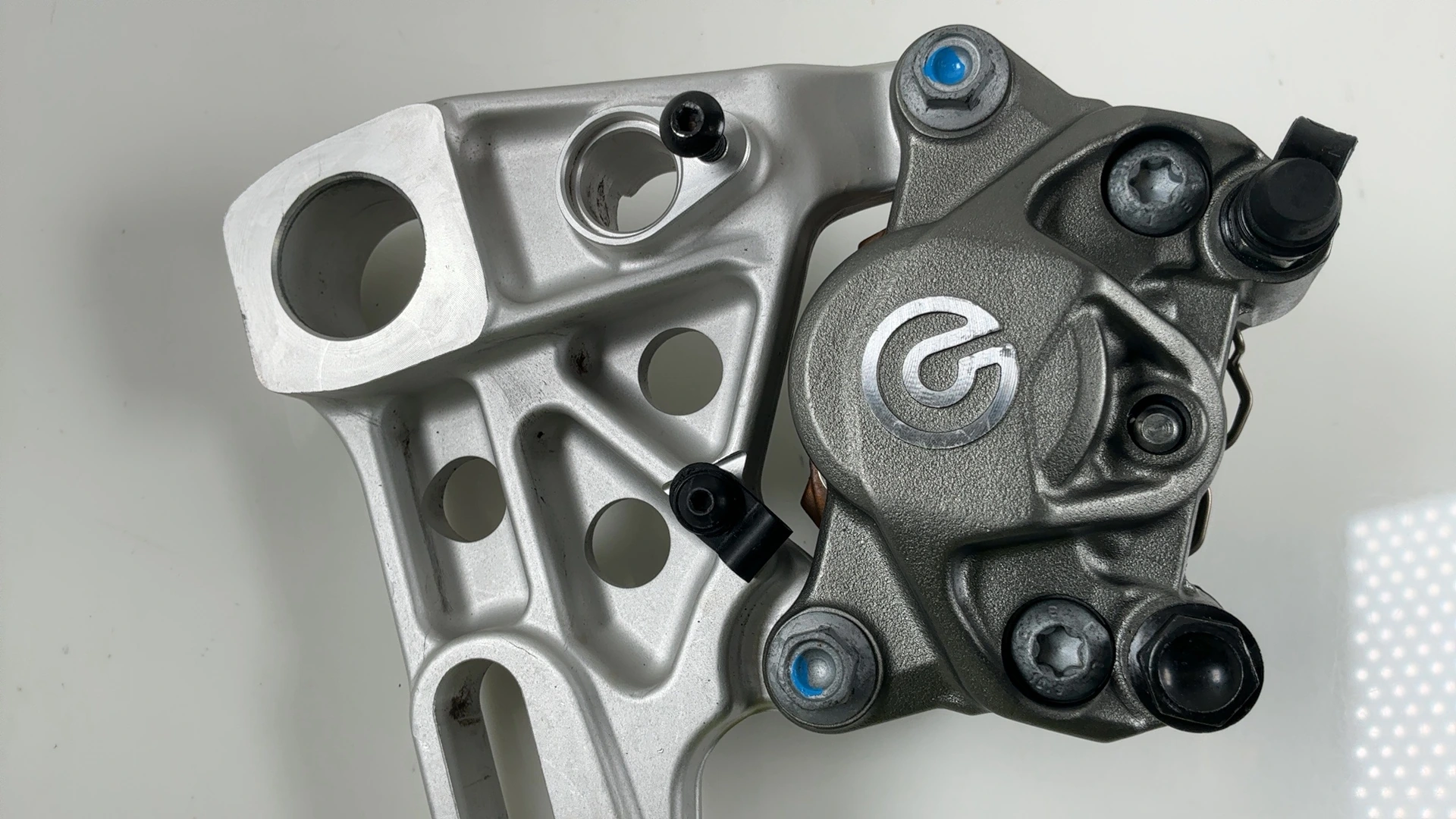 Aprilia RSV4 1100 Factory Rear Brake Caliper Bracket 2021-2026 OEM 2B007702 - Image 6