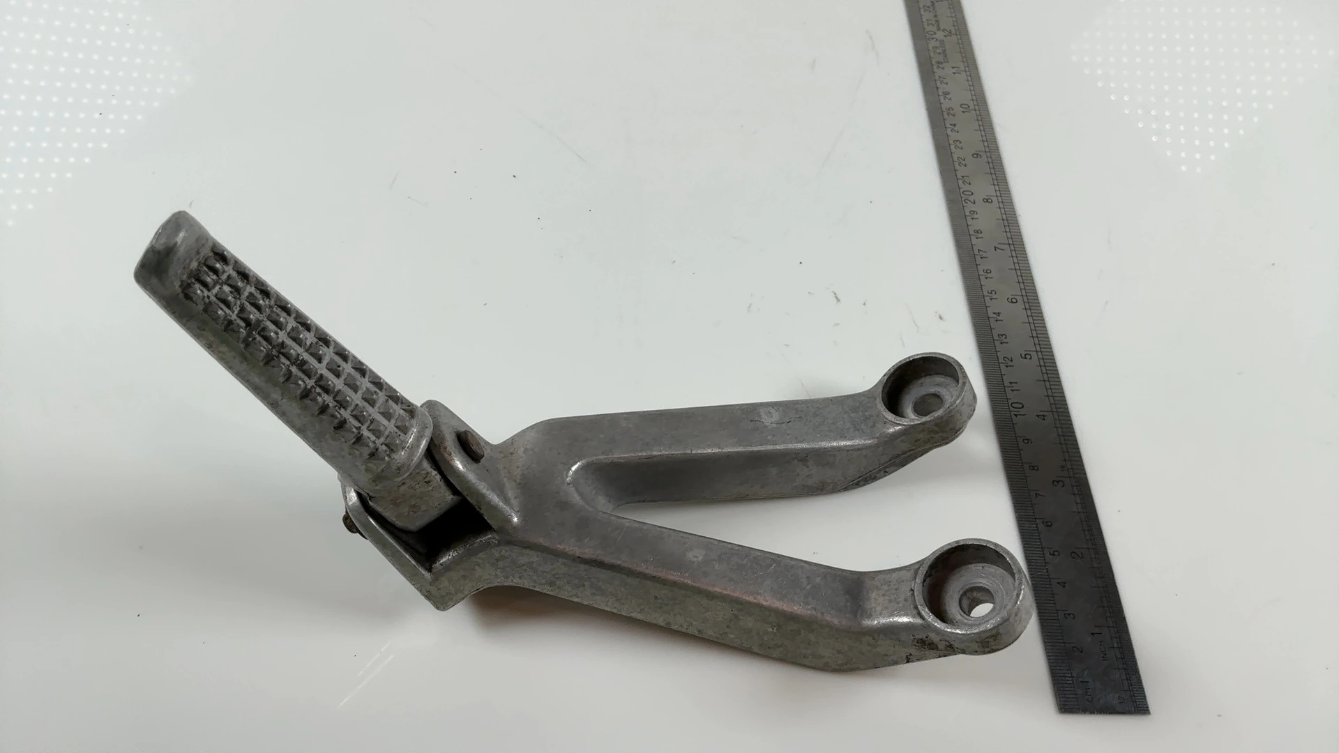 Honda CBR900RR SC33 900CC Left Rear Foot Peg Bracket 1998-99 OEM  50760-MW0-000 - Image 3