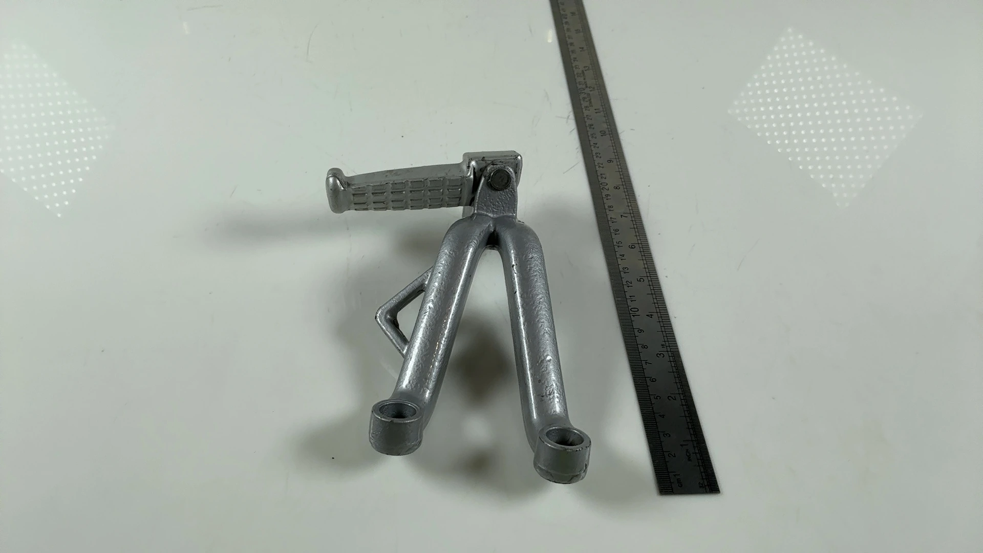 Triumph TT600 T2080492 600CC Rear Left Footrest Hanger 2000-2003 OEM  T2080512 - Image 3