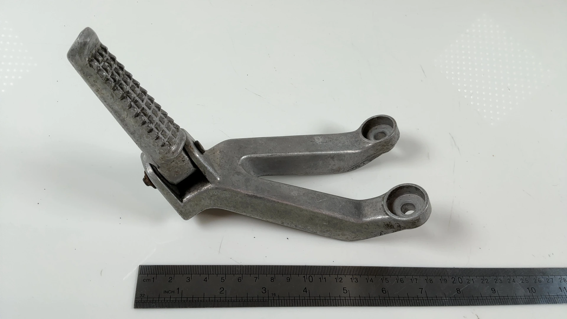 Honda CBR900RR SC33 900CC Left Rear Foot Peg Bracket 1998-99 OEM  50760-MW0-000 - Image 5