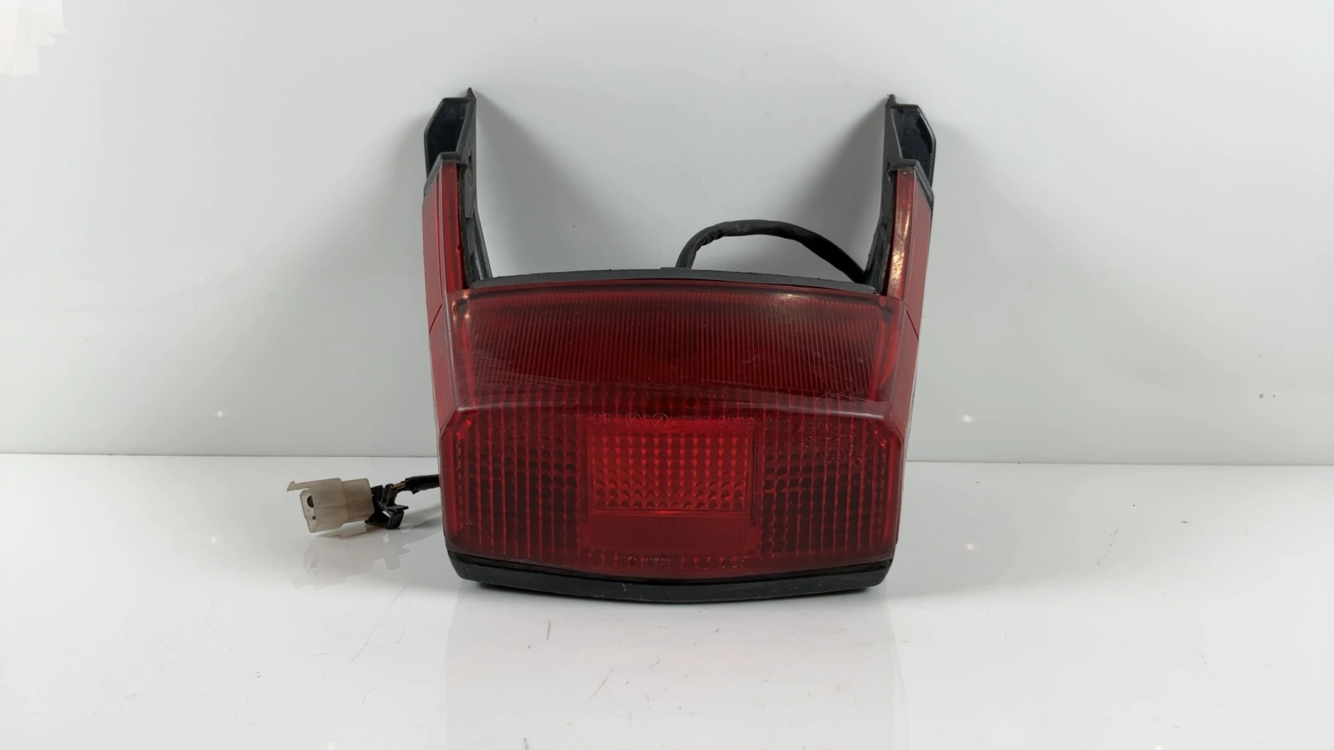Yamaha Vision XZ550 550CC Tail Brake Light 1982-1983 OEM 11H-84710-60-00 - Image 1